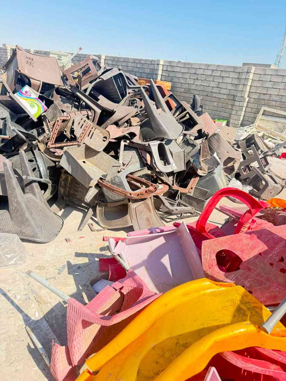 السلام عليكم ورحمة الله وبركاته 

مستمرون معكم في محلات البركة لإستلام كافة أنواع البلاستيك والكرتون وقواطي الببسي بأسعار تنافسية لتعود بالفائدة عليك وتوفر لكثير من العاطلين عن العمل مصدر رزق جيد لتعينهم على متطلبات الحياة لهذا مستمرين معكم منذ 8 سنوات دون انقطاع وحياكم الله جميعاً 
 #_الاسعار 
1-البلاستك (دبة +كرسي+حاوية+سطل خاثر +بطل شامبو  )ب300دينار للكيلو
2-الصندوق ب200دينار 
3-البلاستك المنزلي (جانات +مواعين بلاستك وغيرها )ب200دينار للكيلو 
4-الكارتون ب110دينار للكيلو 
5-النايلون الشفاف ب250دينار للكيلو 
6-الغسالة ب450دينار للكيلو 
وبيكم خير وتدللون 
الموقع 
#_الجدعة الشارع العام مقابيل سيراميك المصطفى بالقرب من مول كرستال مجاور مجمع العبداللطيف للملابس 
الموقع https://maps.app.goo.gl/oG8BVpNkRGy1uz668?g_st=ic
للاستفسار اتصل/***********
