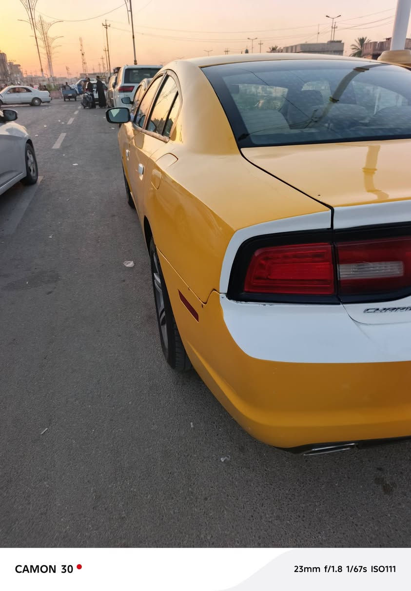 سلام وعليكم جارجر للبيع سياره بيها ضربه جنطه ماعابره بس دافعه لجاملغات منضومه تبريدجديده عربانه جديده حداديه خلفي امامي جديده طوبه والله كهربايات كلها شغاله شلع مكينه بيها تنقيص بسيط كير عصاء جديد تخم تاير جديده والله صارله شهرين من شديته سياره ماتخسر عليها الف دينار خطها ناصريه بغداد مطلوبه هيئه 150الف ومطلوبه غرامات مليون وربعميه 1420 ينزلن من سعرها مداور شوكت ميعجبك سعرها 125 مكاني سماوه مركز***********

نص مكتوب في الصور:
- CAMON 30 • 23mm f/1.8 1/67s ISO150
- CAMON 30 • 23mm f/1.8 1/50s ISO111
- CAMON 30  23mm f/1.8 1/67s ISO111
- CAMON 30 • 23mm f/1.8 1/67s ISO101
- CAMON 30 • 23mm f/1.8 1/100s ISO98
- CAMON 30 23mm f/1.8 1/100s ISO123
- CAMON 30  23mm f/1.8 1/100s ISO92
- CAMON 30  23mm f/1.8 1/100s ISO80
- CAMON 30  23mm f/1.8 1/100s ISO100