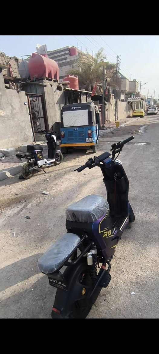 للييع بدون بطاريات بس جسد نضيف كدام عينك وانطيك شاحنة وياه ومرايات وسلة يعني دراجة كاملة بس بدون بطاريات لان هابطات  عنواني بصرة حيانية شارع ستين الرقم *********** والسعر 275 ولحد يصير لوتي بل خاص العب الشبشب على راسه مع احترامي للناس الزينين
