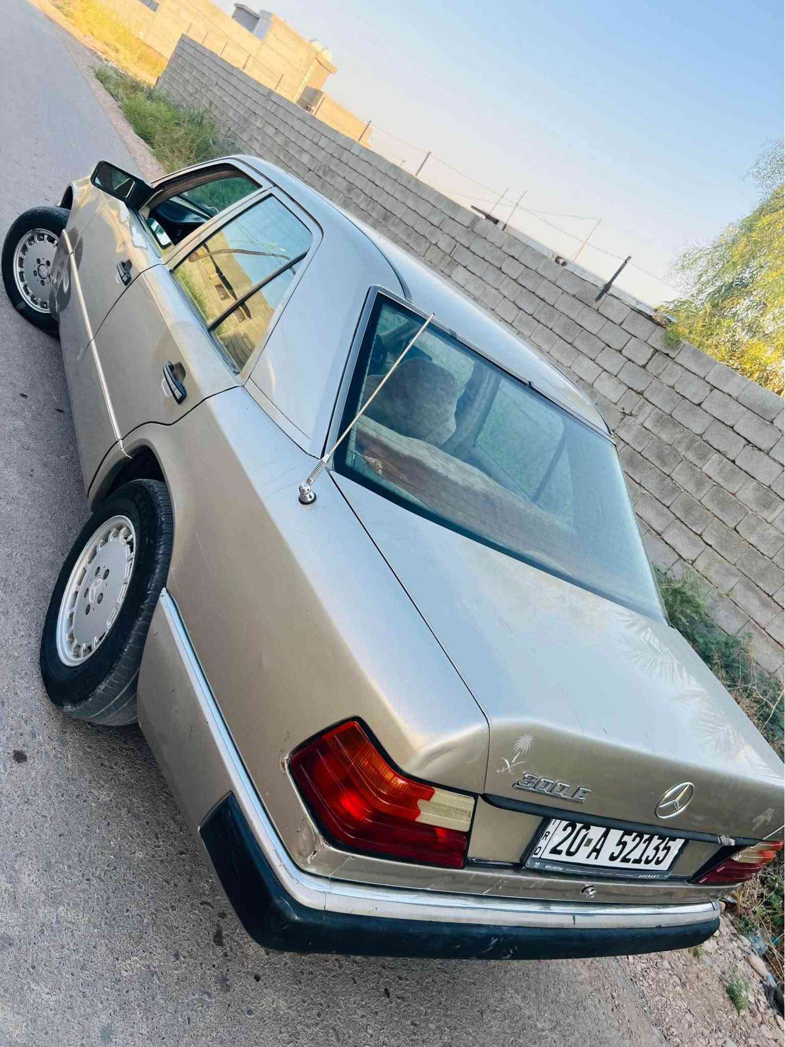 ^مارسدس دب  موديل 1991  
^رقم ديالى سنويه نافذه شرط تحويل
^مكينه وكير بلاد 300 كفاله 
^بدون تعمير بلاديه بدون ضرر بيها مكانات فقط صبغ جماليه
^حداديه اماميه وخلفيه كلها شرط جديدة
^تخم تاير + منضومه زنون 
^ريمونت وسنتر لوك 
^منضومه بانزين من التانكي للمحرك  كلها مبدله جديد 
^منضومه تبريد كلها تبدلت وشرط ثلج
^غرفه نضيفة جدا  واضحه بالصور 
^السيارة جاهزه وكاملة من كل النواحي  مصروف عليها مال جناي وكل شغلها اصلي
^قواعد دبل بلاد شرط مابيها اي خياس او تعمير
^السعر68 بيها مجال 
^بيع او مراوس حسب القناعه
^مكان السياره ديالى _ بعقوبة_ ناحية كنعان
^للتواصل *********** بغداد, العراق
