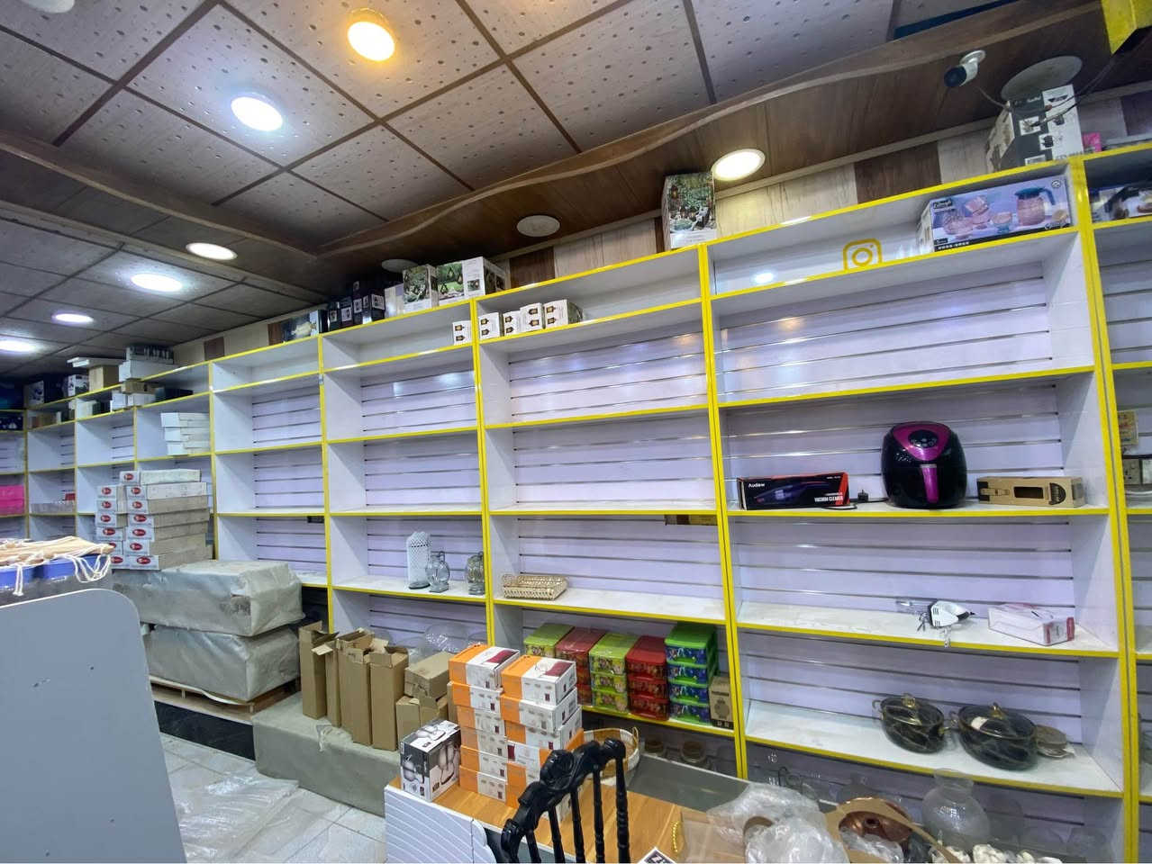 السلام عليكم فاترينات  خشب للبيع قياسهن طول مترتين ونص وعرض 120 سنتيم  وفاترينات تعليك هم متوفر 
مكلف بنشر للاستفسار اكثر الاتصال على رقم 
*********** النجف, العراق
