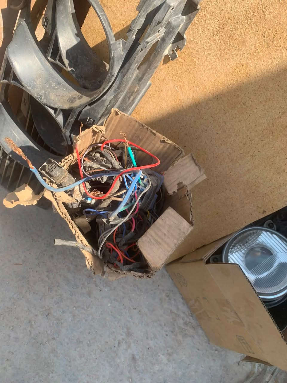 السلام عليكم للبيع غراض نضيفه وشرط الشغل❤️
كنترول كير شرط الشغل
ايرفلو عدد٢ شرط الفحص
لايت زوج بلادي
قبق بلوجكتر عدد٢
ضفيرة قاعده فيوزات حاويه
عطراات 
مروحه كهربائية 
راديتر 
واشر بلشر 
مكان بغداد ***********
