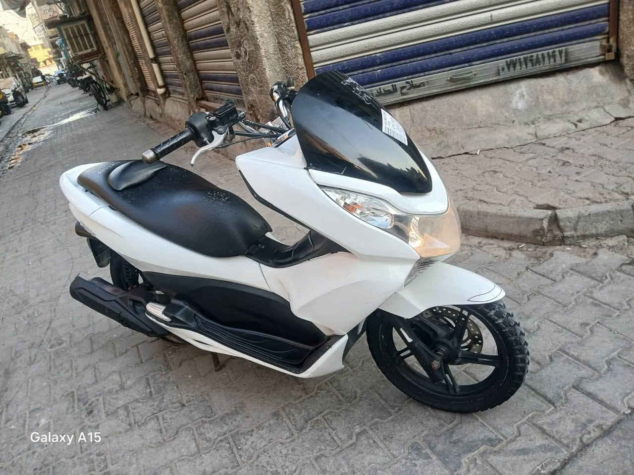 السلام عليكم للبيع دراجه pcxجيل الاول ياباني  دراجة (ماشيه 19الاف حبيبي ) ماخذها رمبه الدراجه وأعلى ايدي ياباني الاصلي دراجه جديده مال جناي وعلئ ايدي 
ياباني الاصلي دراجه كامله أستان كهربائي حساس ازدحام  دراجه جديده الدراجه  احلا من الصور مال جناي المكان بغدادالكرخ دراجة مكفوله اي نقص مابيها
السعر مليون و300
وبيها مجال بسيط  
اي استفسار [***********]
