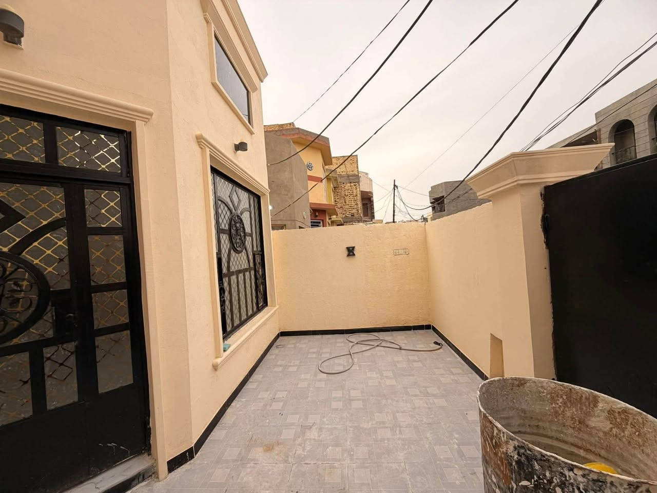 🛑 دار سكني  للبيع 🛑 
المنطقة : الديوانية حي الفرات  🚩 
اقرب نقطه ؛خلف شركه حمرابي🏛️
المساحه : 128متر

    
الطابق الاول🛑 غرفة وصالة واستقبال ومطبخ  وصحيات  
الطابق الثاني؛ غرفه وصاله 
للاستفسار 
     مراجعة مكتب رسول الوزني للعقار  
الديوانية . حي الحضارة بداية شارع اسواق طيبة
 للمعلومات ولمزيد من التفاصيل ⬇️
       مراسلة الصفحة  
      او الاتصال
***********
