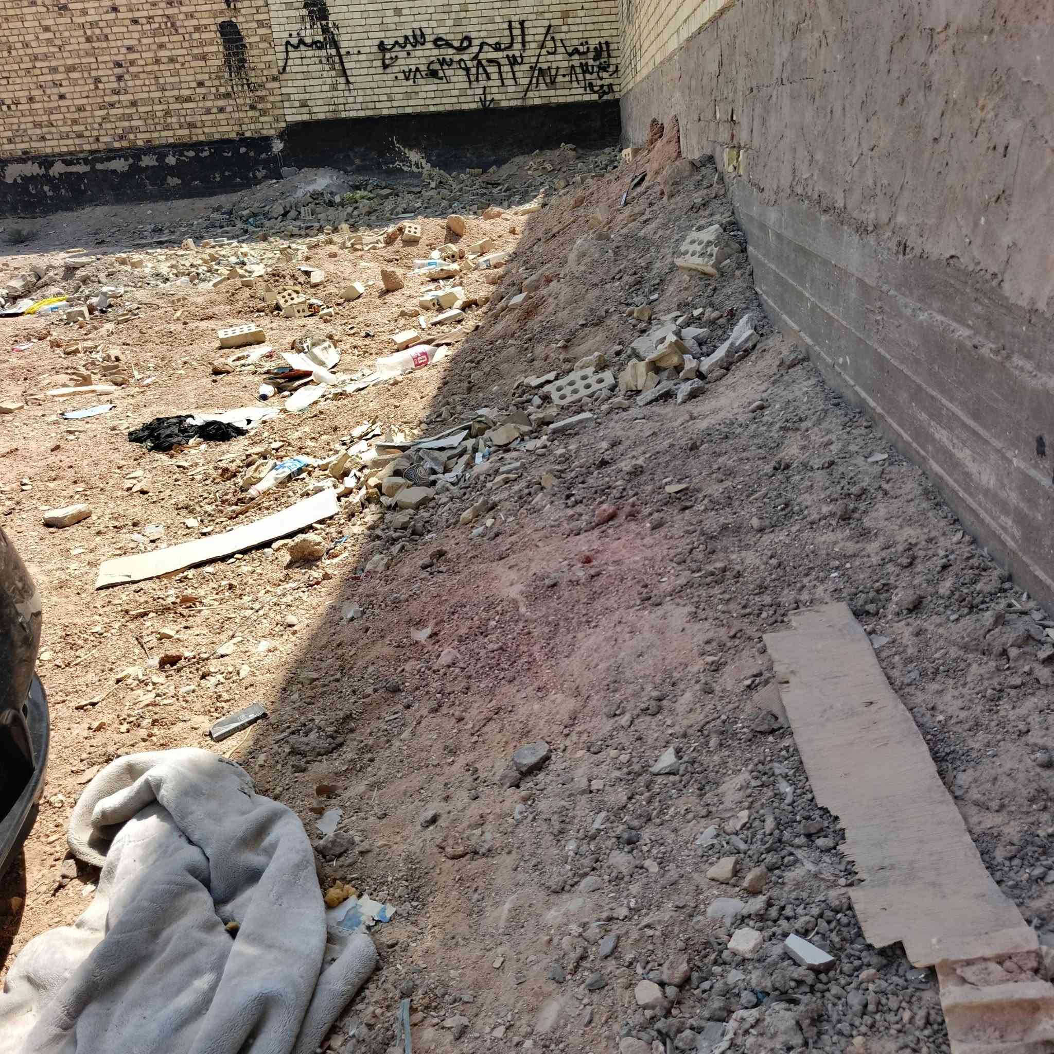 عرصة للبيع ١٠٠متر حي النداء منطقة ال ٨٧٠٨٣ على ساحة خلف شارع ٦٠ الكفيل و٦٠ العرضي الثاني سعر ٥٠ قليل مجال  من راعيها مباشر بدون دلالية للاستفسار الاتصال ***********
