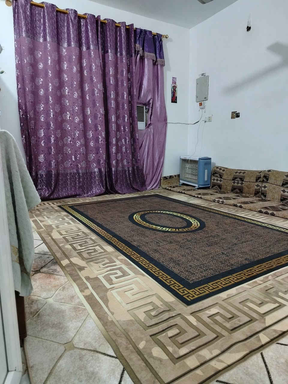 بيت للبيع 100 متر عنوان مقابل حي العباس عمود 12 يبعد عن الإمام الحسين عليه السلام 2كيلو كامل خدمات ماء مجاري كهرباء 3غرف نوم1سويت 2صاله ستقبال مطبخ حمامات عدد3 سطح عدد2 يصلح حسينية او دار سكن سعر130
الاستفسار ***********
