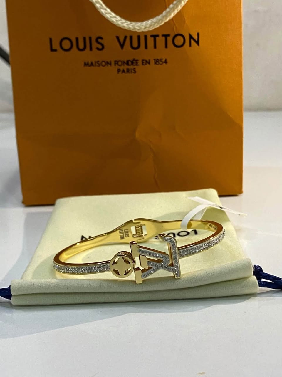 سوارت ماركات • كارتير • لويس فيتون