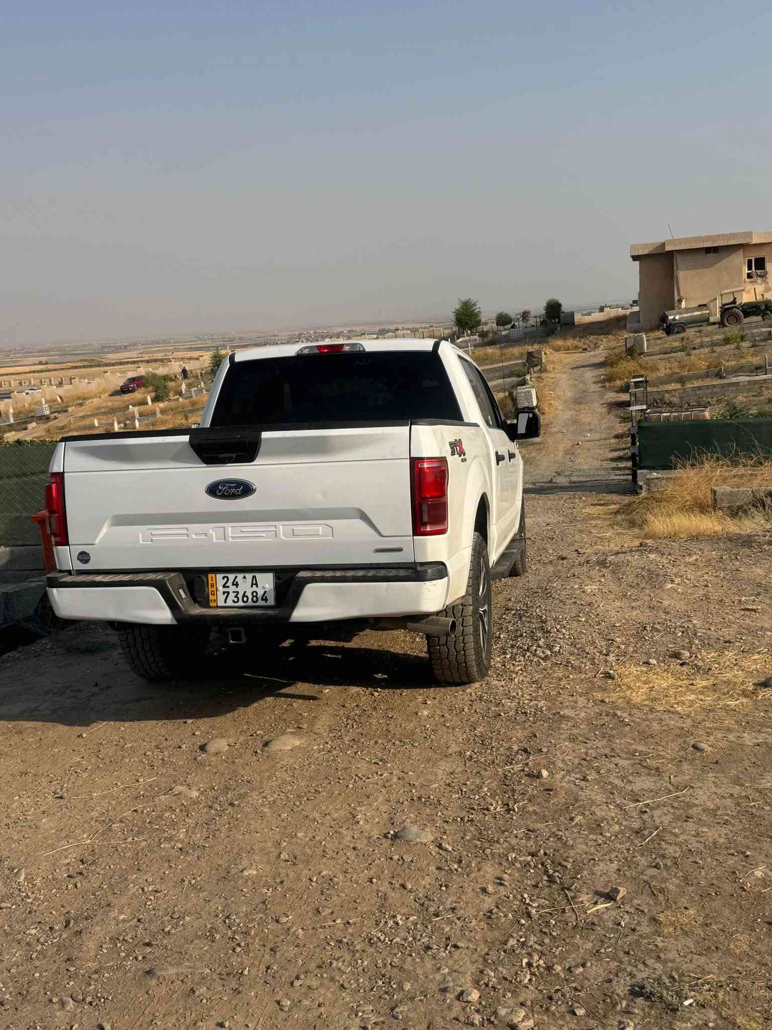 Fort f150 2020 سویارەکە گێر لە سوکانە دەبل ئەکسلە فەحسو هەزەی نوە سەنەوی هەتا ٢٠٣١ جایزە یەک دینار مەسرەفی نیە ٣ پارچەی بوغە دوو چاملغی پێشەوەو یەکەچی پشتەوە بێ ژۆرێ ئەرباگ بە سوکات تەقیە سعری ١٨٧ مەجال ژ.م ***********لە هەولێرم

نص مكتوب في الصور:
- 4:44 56 4 / 10 bid.cars
- 4:33 57 1 / 10 bid.cars