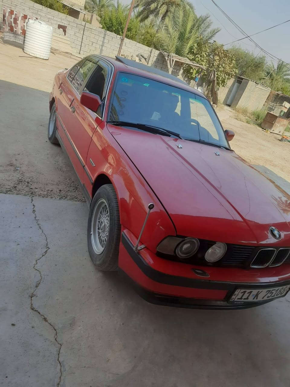 سلام عليكم بيم 525    رقم بغداد انكليزي 
سياره نضيفه حيل مكانه بغداد اليوسفيه 
كير عادي اصل 
محرك مفتر يطق سياره شغاله وتمشي تخم تاير جديد غرفته جديده   محرك مفتوح 

السعر.     39قفل.   ***********

