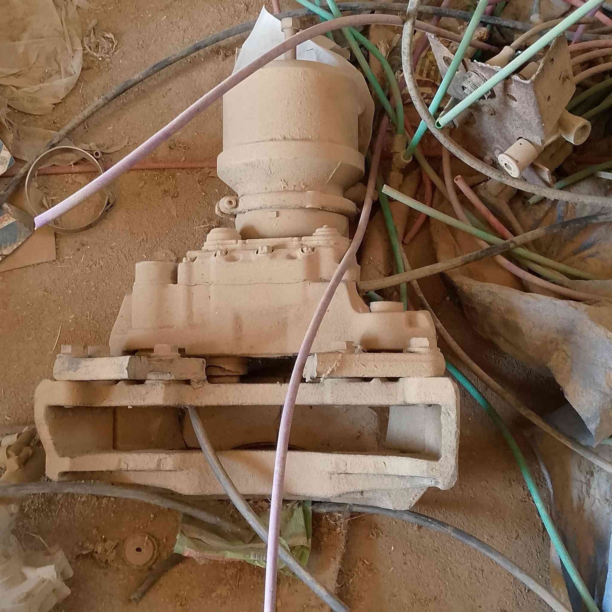 للبيع هوه حمالاته 400لتربلادي 30050$
فجوج عدد اربعه كامل 
 زوجين 70برجستون مستعمل 
*********** ابو صباح

