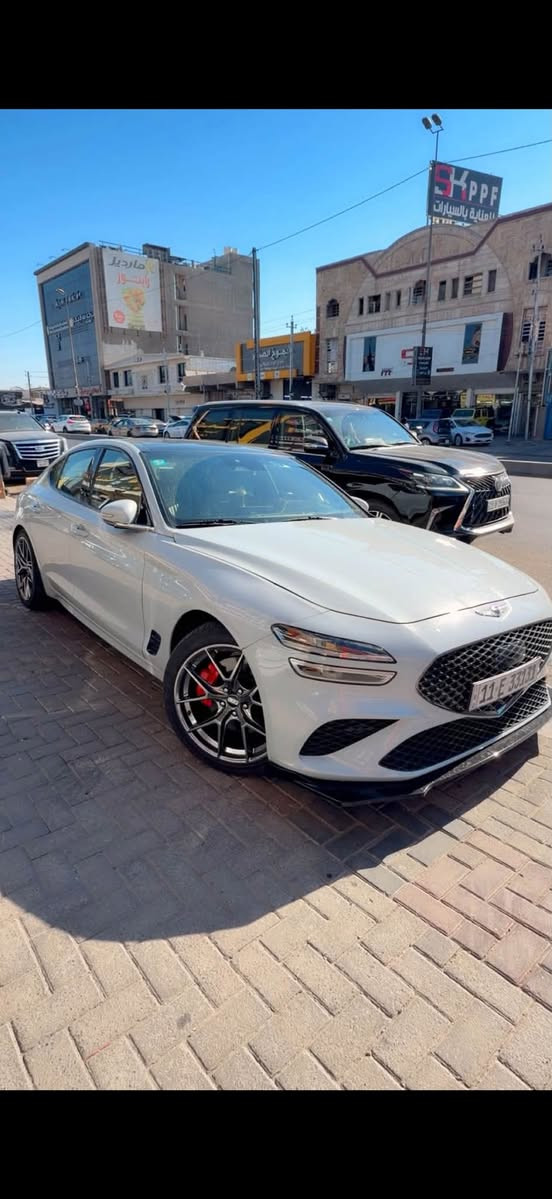 GENESIS
G70 
3.3 twin turbo 🔥🚀
رقم بغداد فول مواصفات 
بانوراما رادارات ومواصفات الجنسس الفول معروفة 
ويالة BSS 
مغلفهة PPF 
حادثهة 3 قطع والسونار موجود بلصور وغير السونار مكفول 
كير مكينة مكفولات 
ماشية 78 ألف
215 $وبيها مجال 
مكاني ساحة عدن او بسماية 
***********
