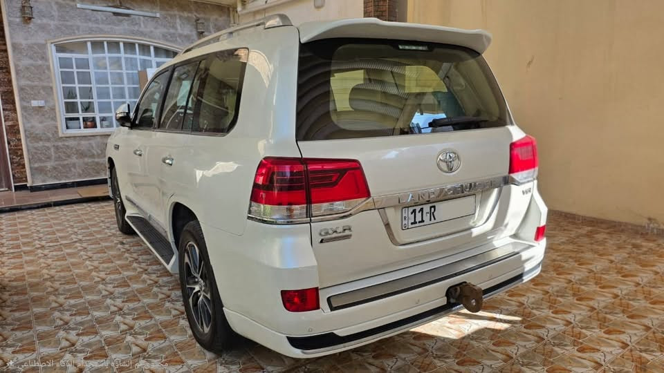 السلام عليكم
تويوتا لاندكروز 2020   GX.R Grand Touring
محرك 4000    /      6 سلندر  
المواصفات خليجية    
عداد المسافة 45000 كم
المواصفات  /    GX.R Grand Touring
بدون صبغ
اللوحة / بغداد خصوصي
اللون /  ابيض   المقاعد  /  جلد        الصندوق كهربائي  و عدد المقاعد / 7    المقاعد الامامية كهرباء
كامرا خلفية  و 360    فتحة سقف   بصمة    مثبت سرعة    التشغيل عن بعد   شاحن لاسلكي    ثلاجة     وضع قيادة
السعر  515 $

***********
