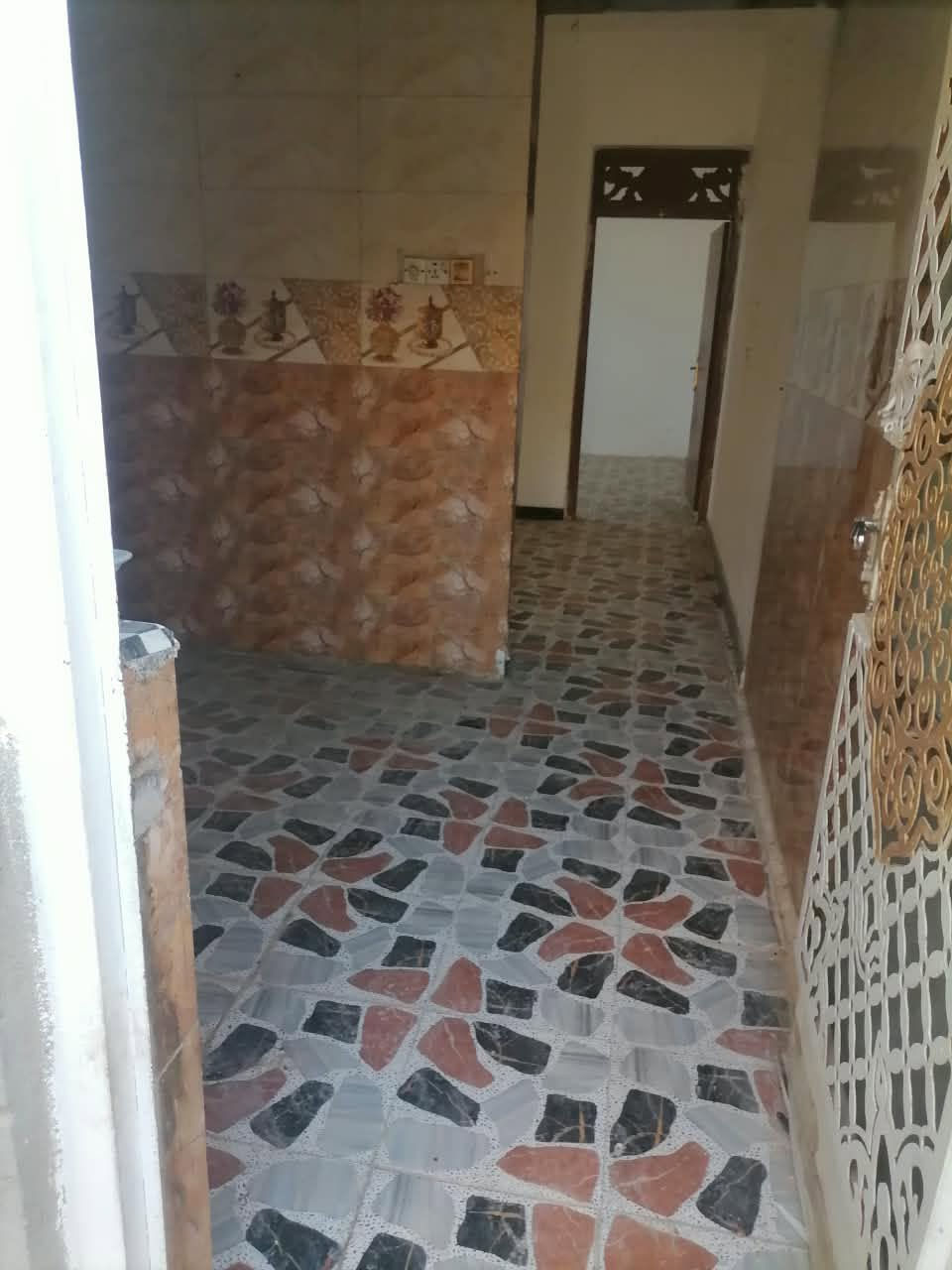 #بيت_للبيع_بسعر_مناسب_جداً 
بيت للبيع بسعر مناسب 
 استقبال ضيوف ومطبخ وصالة معيشة وغرفة نوم وصحيات داخلية وصحيات خارجية 
وساحة بداية البيت كراج
والخدمات كامله / ماء ، كهرباء وطني وخط مولد مستمر واصل للبيت 
المساحة ١٠٠ طابو زراعي مسجل بالبلدية سند ٢٥ مرقم بلدية
مكان البيت /حولي الخصيمة فرع محلات بركات الحسين
... 
البيت مفرغ وجاهز للسكن يعني تتكاتب ومباشرة تسكن المولدة خط مستمر وباقي بالبيت
التفاصيل أكثر 
اتصل أو راسل واتساب على الرقم ‏‪***********‬‏
