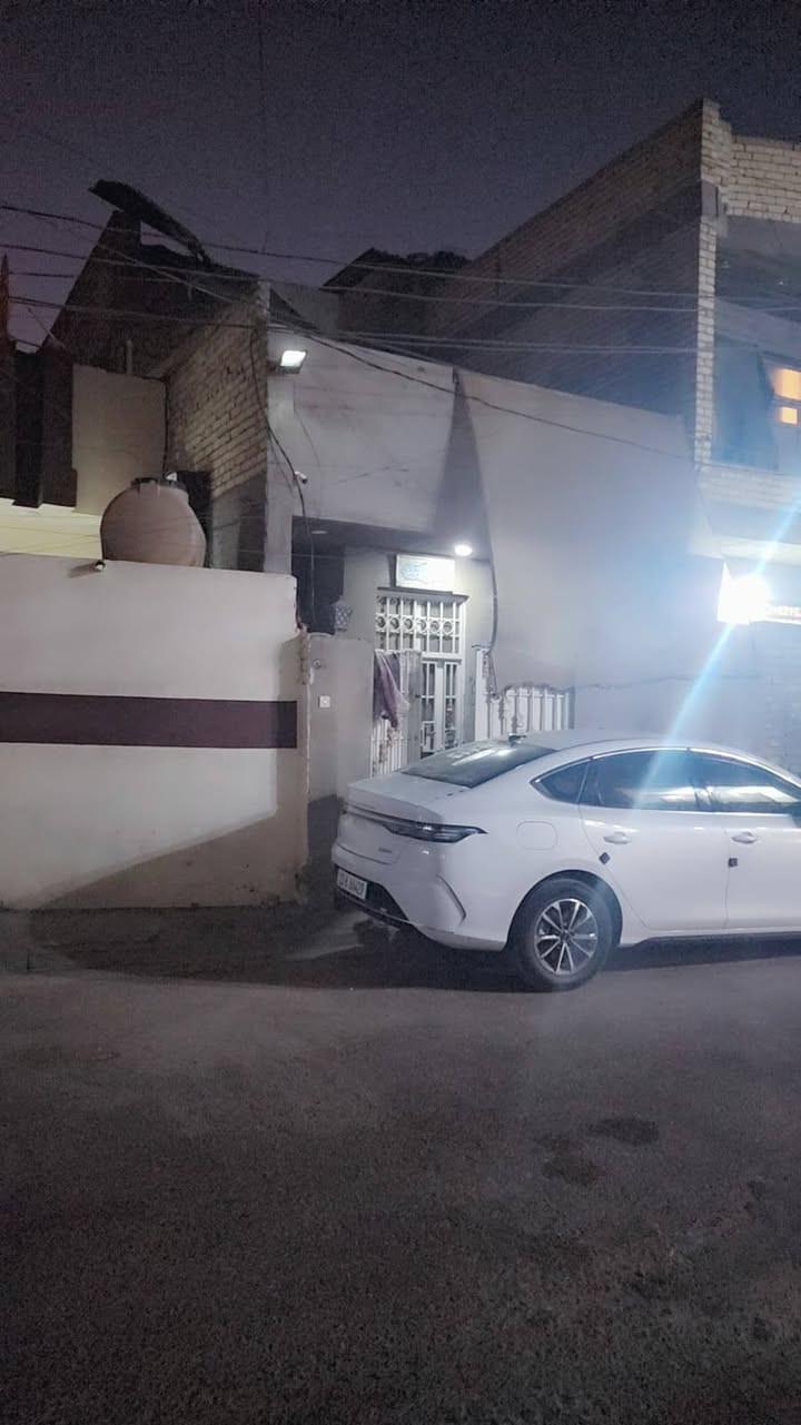 بيت للبيع 100متر  5×20 الزعفرانية اربع شوارع شارع محمد البياتي اول فرع
على ايدك اليسار الشراي يتصل بيت طابق ونص ***********اتصال
