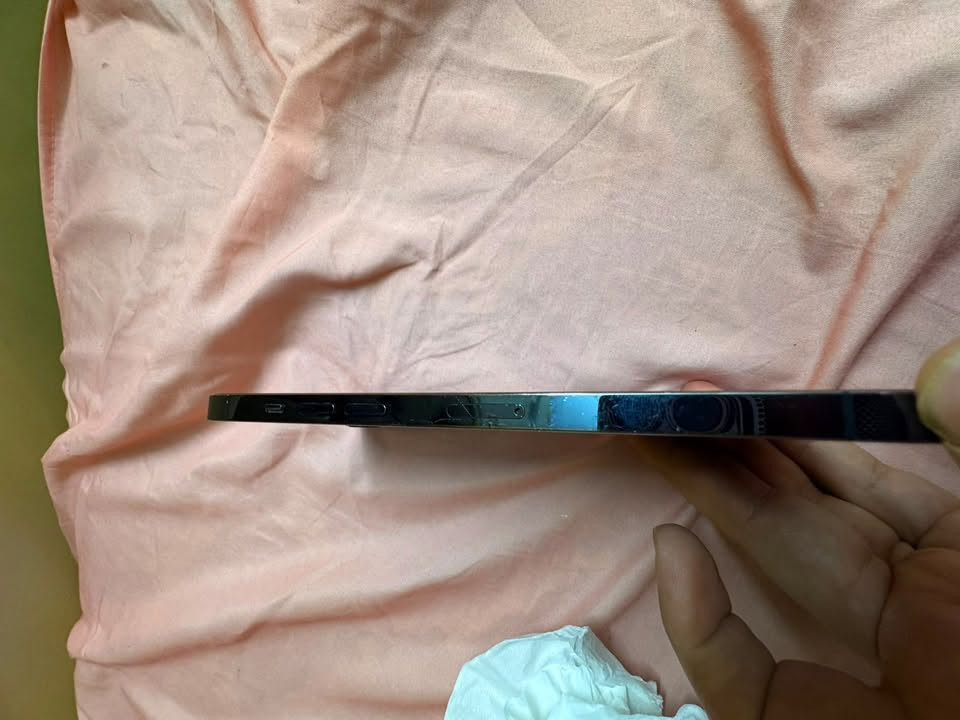 سلام عليكم إيفون12برو ماكس مبدل بي سماعه فقط تفصيخ وباقي بلادي جهاز بي شخوط خير من الله من جبته لسه بدون لا كفر ولا لزكه قيم وخذ كارتون فقط وياه ***********
