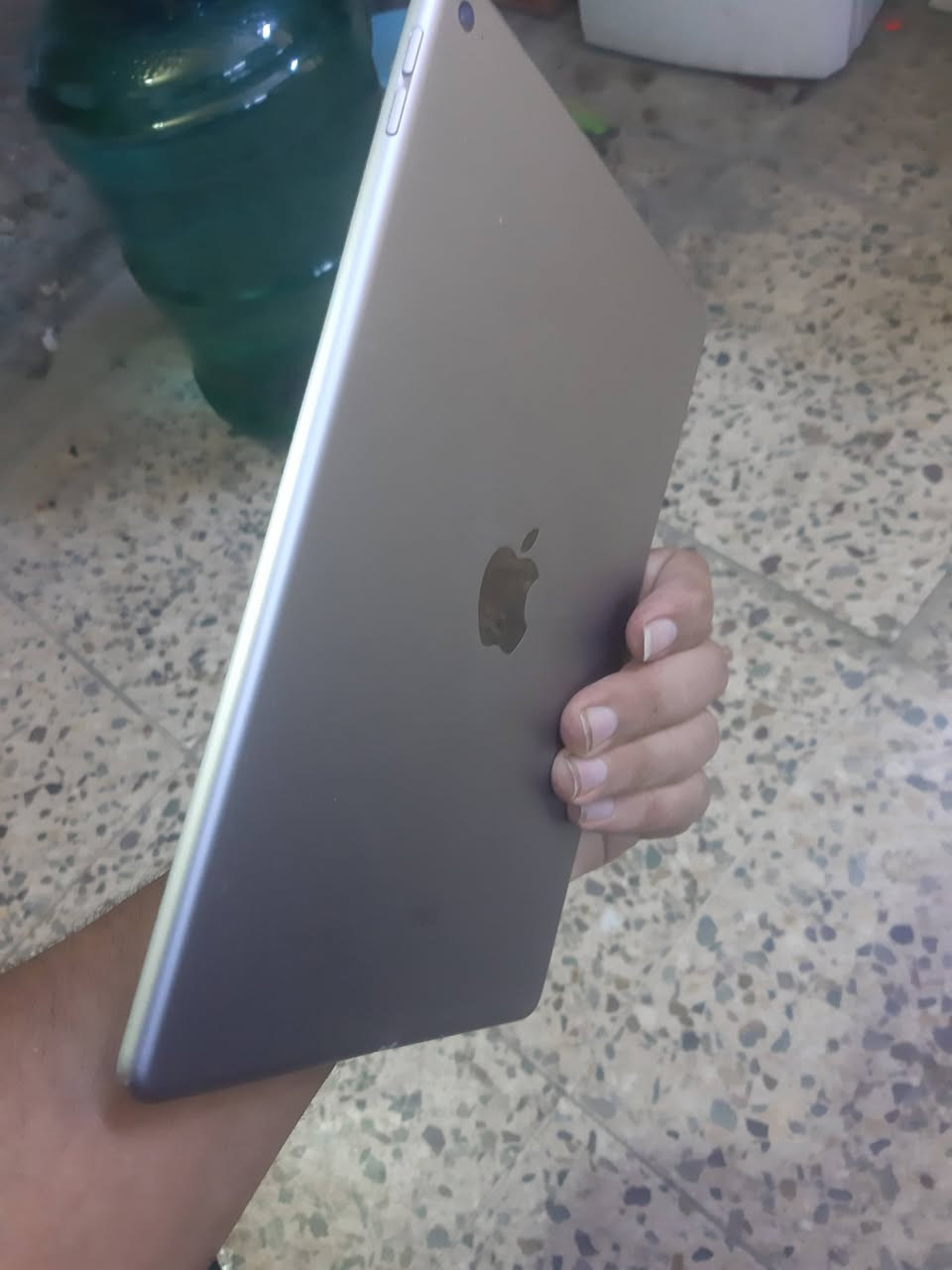 ايباد اير 2 للبيع
ذاكرة 32 
نظيف بدون اي مشاكل 
تحديث ios 15 
ينزل كل التطبيقات والالعاب 
بي فقط حساب وضايع يعني شغال 
السعر ٧٥ الف مكاني مدينة الصدر
*********** واتساب

نص مكتوب في الصور:
- ١٧:١٤ الثلاثاء ٢٣ سبتمبر التركيز مدة استخدام الجهاز عام مركز التحكم شاشة العرض والإضاءة الشاشة الرئيسية و Dock تسهيلات الاستخدام خلفية الشاشة Siri والبحث Touch ID ورمز الدخول البطارية الخصوصية App Store Apple Pay و Wallet كلمات السر جهات الاتصال التقويم حول عام < iPad الاسم إصدار البرنامج ١٥.٨.٣ اسم الطراز iPad Air 2 رقم النموذج MNV22LL/A الرقم التسلسلي DMPSHJLWHG5D انتهت صلاحية التغطية الأغاني مقاطع فيديو ٢ الصور ٢ التطبيقات ٢ السعة ٣٢ غ.ب. متوفر ٦,١١ غ.ب. عنوان Wi-Fi 4C:32:75:4B:79:BD Bluetooth 4C:32:75:4B:79:BE SEID إعدادات ثقة الشهادة