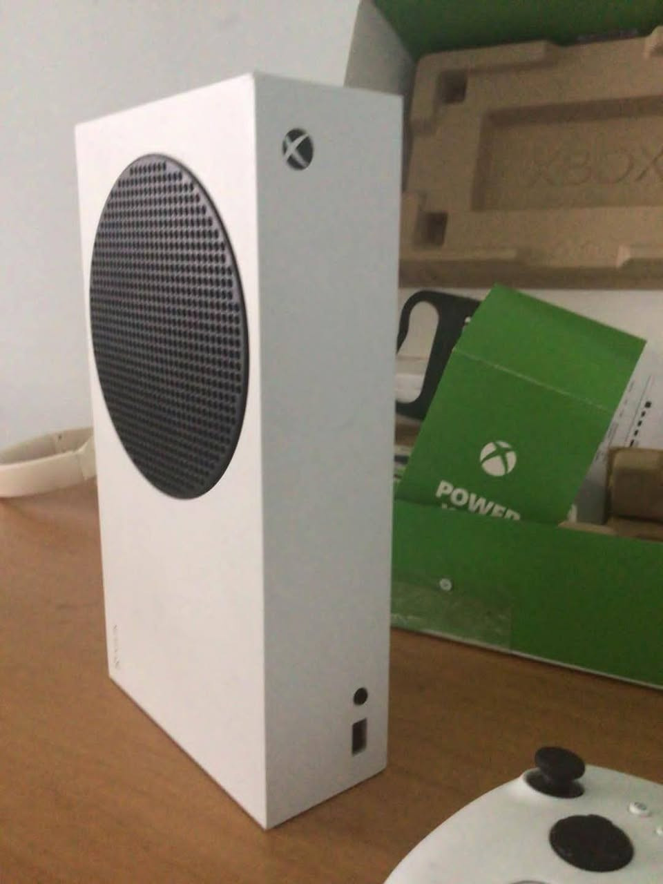 اكسبوكس سيرس اس
🎮 للبيع Xbox Series S – إصدار 2022

جهاز استخدام قليل ونظيف ✅
🔹 الجهاز ما مفتوح ولا متصلّح سابقاً لوك ستكر
🔹 جميع ملحقاته موجودة وياه
🔹 يدتين أصلية عدد 2 🎮
🔹 كيبل الكهرباء + HDMI
🔹 إصدار 2022

💰 السعر 420,000

✅ شرط الفحص والتجربة قبل الشراء

📩 للاستفسار واتساب ***********

#Xbox #XboxSeriesS #اكس_بوكس #اكس_بوكس_سيريس_اس #العراق

نص مكتوب في الصور:
- للبيع Xbox Series S استخدام قليل الجهاز غير مفتوح كافة الملحقات موجودة يدتين أصلي إصدار 2022 شريط الفحص اطلب الآن جهاز نظيف ومحافظ عليه جاهز للعب والاستمتاع جودة أصلية 100% بيع مباشر وآمن