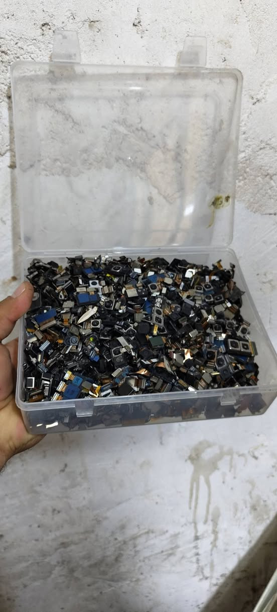 بوردات نوكيا 670 قطعه اصلي معزول ولهندي معزول وبوردات ايباد 70 قطعه وكيلوين كامرات ***********
