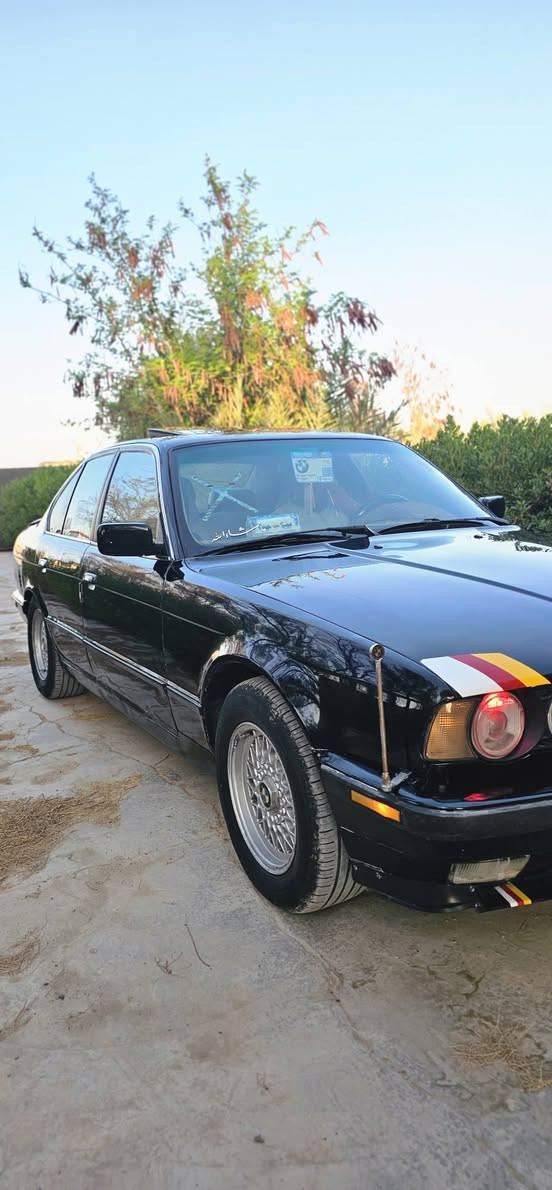السلام عليكم 🌹
للبيع. BMW.  525 محرك وكير خير من الله 

موديل 1991

(كشنات بطاين جديد 

داخل اسود 

دبل ايرباك

سبايدر خلفي بلاد

سلايت طكتين 

دعاميه M

ويلات خلية الأصلي 

تبريد ثلج 

صدر خلفي وامامي خير من الله 

 تايرات نضيفات 

كير ومكينه بشرط 

السياره خير من الله مابيها نقص برغي 

كلها عل بلاد

بشرط من الدعاميه لدعاميه

صبغ عام بدون حادث وبدون معجون 

رقم اسليمانيه اني صاحبها  شرط التحويل والغرامات

 (السعر 55 ببها مجال   

اخوان كل التفاصيل كاتبها الشراي يتصل 

مكاني تكريت 

***********
