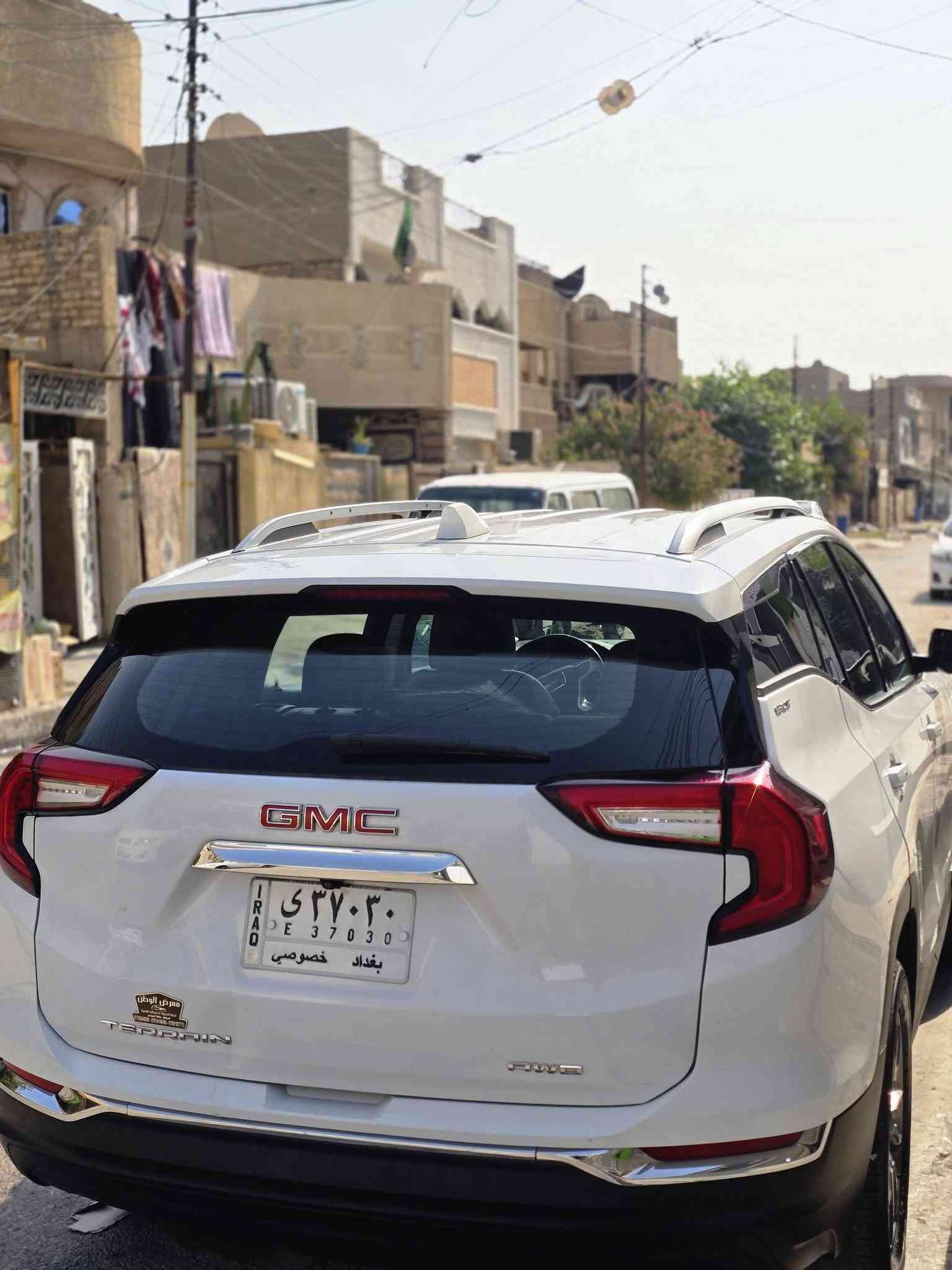 السلام عليكم السعر175 وبيها مجال للشراي
للبيع Gmc تيران 2022 مواصفات Slt
ماشية 50 ميل
مابيها تبديل ولا قطعة 
فقط صبغ بخشم البنيد 
دخول ذكي اربع ابواب
نظام فور ويل 
كشنات ميموري 
بصمة
تشغيل عن بعد
تحكم ستيرن
شاشة
تبريد قطعتين 
تدفئة مقاعد
محرك 1500 تيربو
كشنات جلد
كامرة خلفية
جنطة كهرباء 
انماط قيادة
وباقي الموصفات المعروفة عن slt
