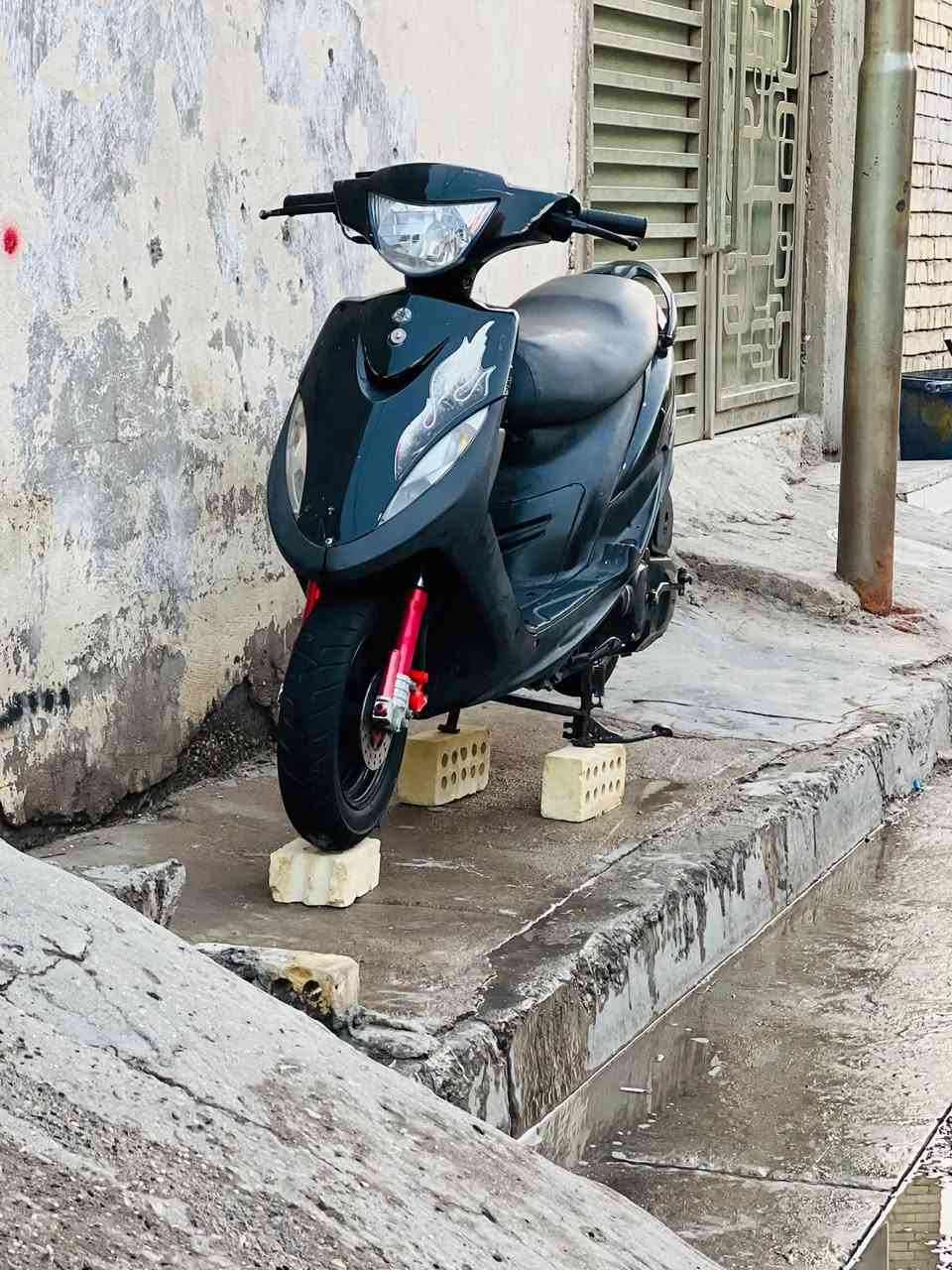 السلام عليكم شباب دراجه ماكس للبيع كفاله من كلشي الدراجه خدم واحد ☝️هاذه رقمي *********** خابرني وبخذمتك اني 💕

