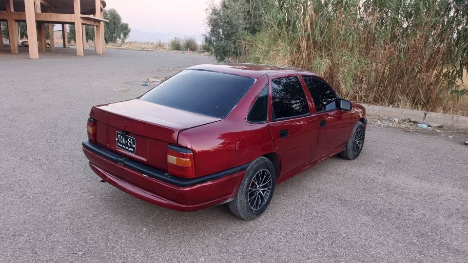 فیکتڕا 1990 کامل کراوە بە 95
ئاڕم پلاستیک سلیمانی نوئ کراوەتەوە ئاڕمەکەی 2025 بەشەرتی غرامە 
20 و گیڕ عادی گیر و مەکینە بەشەرت
بئ دەعم بئ لیدرا کارەبایی هەمووی ئیش دەکات چوار ویل و تایەیی لۆک فڕۆشتن و ئاڵوگۆڕ شوین کۆیە *********** كويسينجاك, أربيل

نص مكتوب في الصور:
- 1995