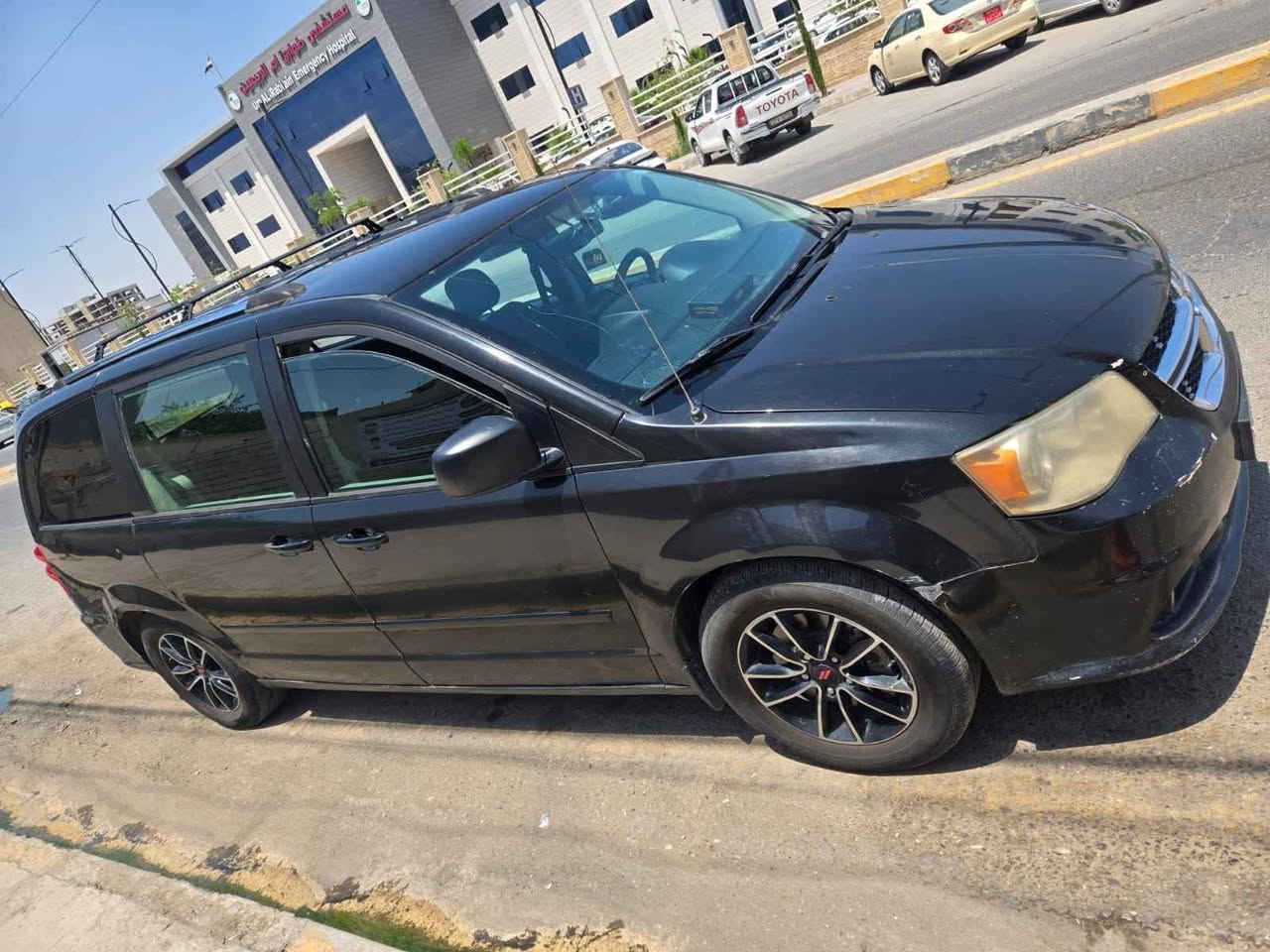 دوج كرفان ٢٠١٦ رقم دهوك مميز اربع ارقام جديد وباسمنا شرط التحويل جاملغ وبابين تبديل اصليات نفس اللون جهة التفر 
بدون دواخل بدون ايرباك
السعر ١٣٥ 
رقم صاحب السيارة*********** Singapore
