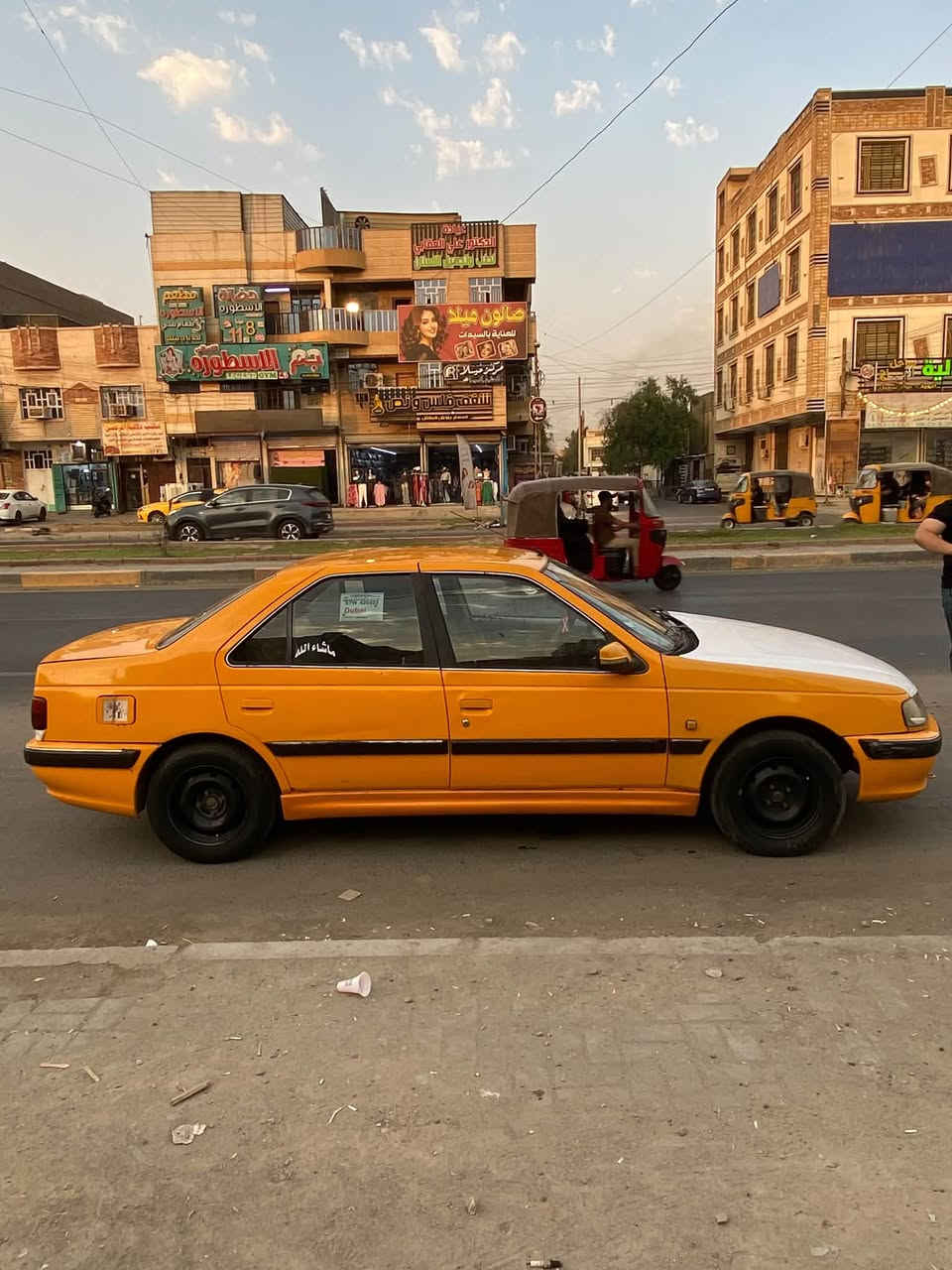 سلام عليكم بيجو بارص مديل ١٨ سيارة مكينه تبريد حداديه فول مبدل بيها جاملغ سيارة نضيفه بمعنى الكلمه سيارة رقم إنكليزي السعر ٤٥مستعجل على بيعتها مكاني بغداد ام الكبر ولغزلان ***********
