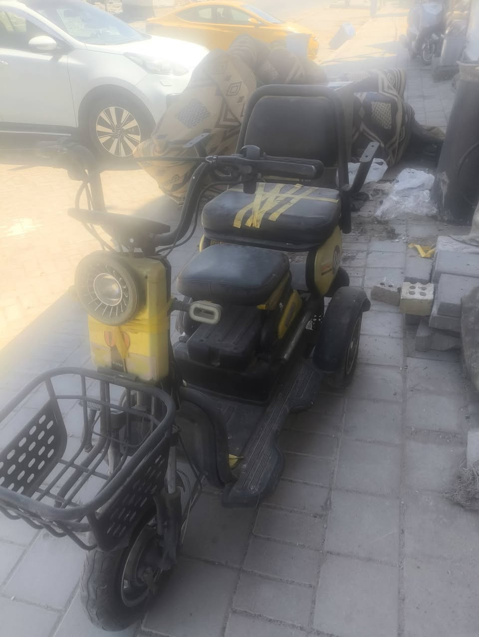 دراجه شحن ثلاث اطارات مال معوقين ترهم نقص بطاريات عاطلة نضيف جدا السعر 250الف بغداد مدينة الصدر ***********

