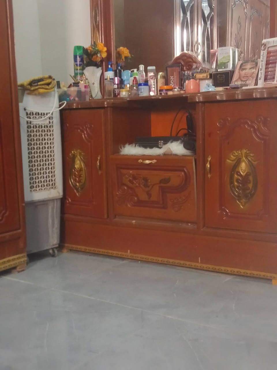 *********** غرفه لبيع صاج شرك جديده معنه الكلمه كمله يعني مانقصه شي سعر 600بيهاه مجال نا صريه مركز
