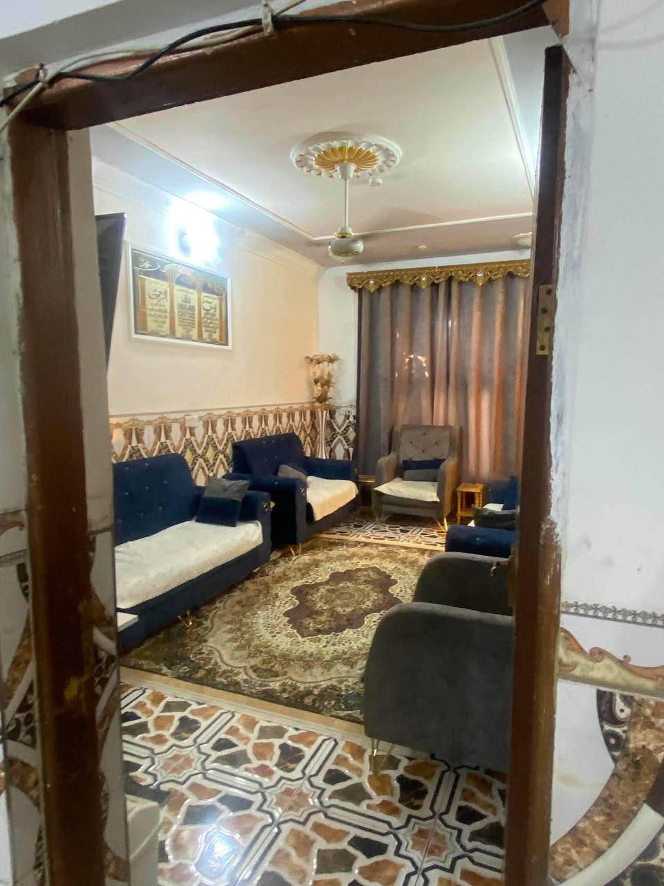 مشتمل للبيع مساحه 100طابو
طابقين الطابق الاول يحتوي على استقبال وصاله ومطبخ وصحيات 
والطابق الثاني بناء سندويج يحتوي على غرفتين وصحيات الموقع كوت حي الجهاد (زويريجات )قرب حسينية موسى الكاظم خل شارع بيت صبر 

‭***********‬ التواصل على هذا الرقم
