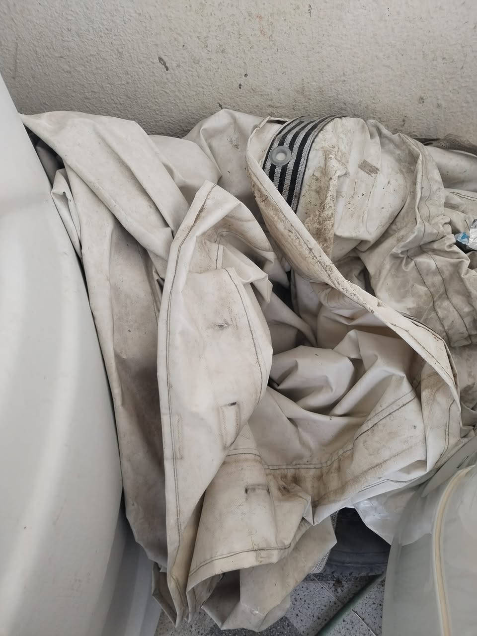 السلام عليكم 
محجر كنتر جديد مامستخدم ابد
مع چادر قمارة الكنتر جديد ومضموم
مثل مموضح بالصورة 
رايدهن ب 500 وبيهن مجال حگ الجية ان شاء الله 
للشراء فقط الاتصال :- ***********
البصرة قضاء الدير
