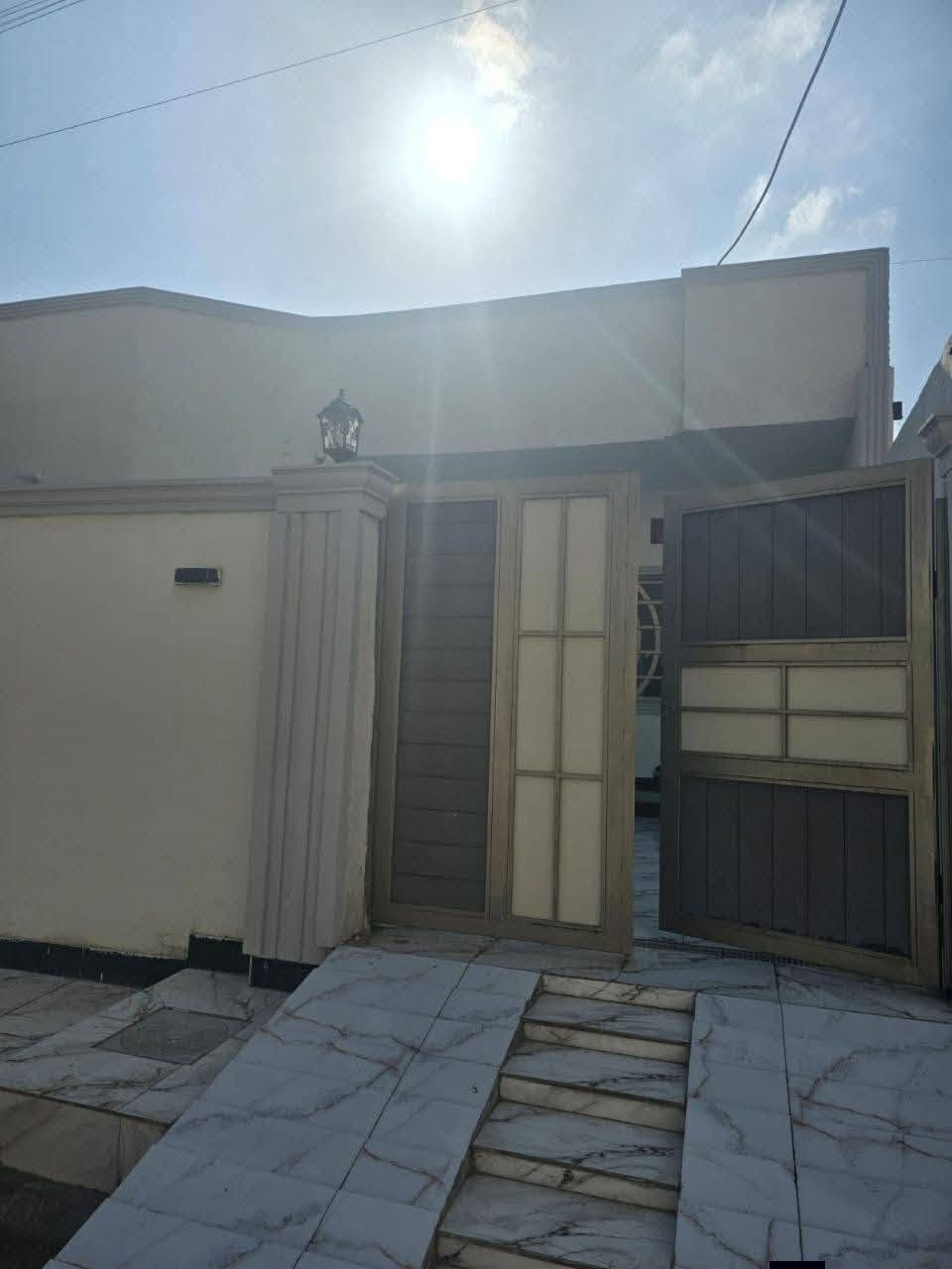 🏡 بيت للبيع طابو صرف
المساحة: 200 م²
4 غرف
البناء: طابقين
يتكون من:
استقبال
صالة
3 مجاميع صحية
البيت بناء حديث (عكاد) ونظيف وجاهز للسكن.
📍 الموقع: نهاوند، قرب دائرة البطاقة الوطنية.
💰 السعر: 164 مليون دينار (قابل للتفاوض بالمعقول).
رقم هاتف ***********
