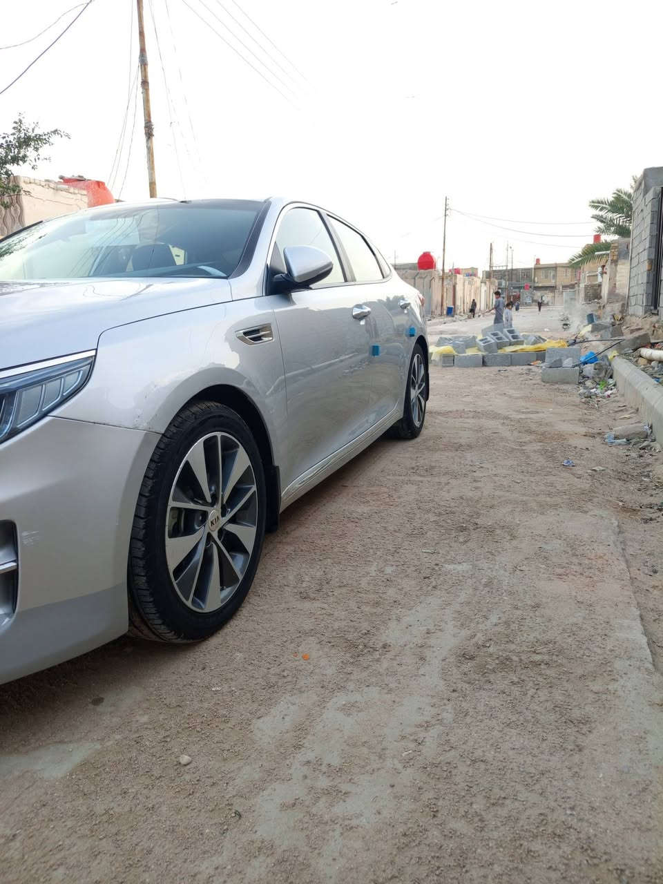 السلام عليكم
كيا اوبتيما خليجي 

موديل 16

فول مواصفات 

بصمه 

مكينه 2400

حداديه  جديده

تبريد ثلج 

بيه باب مبدأ لاصلي بدون عابر 

السياره جاهزه ماتصرف عليه ربع دينار 

السعر 162 وبيه مجال بصيط 

العنوان ذي قار البطحاء 

***********
