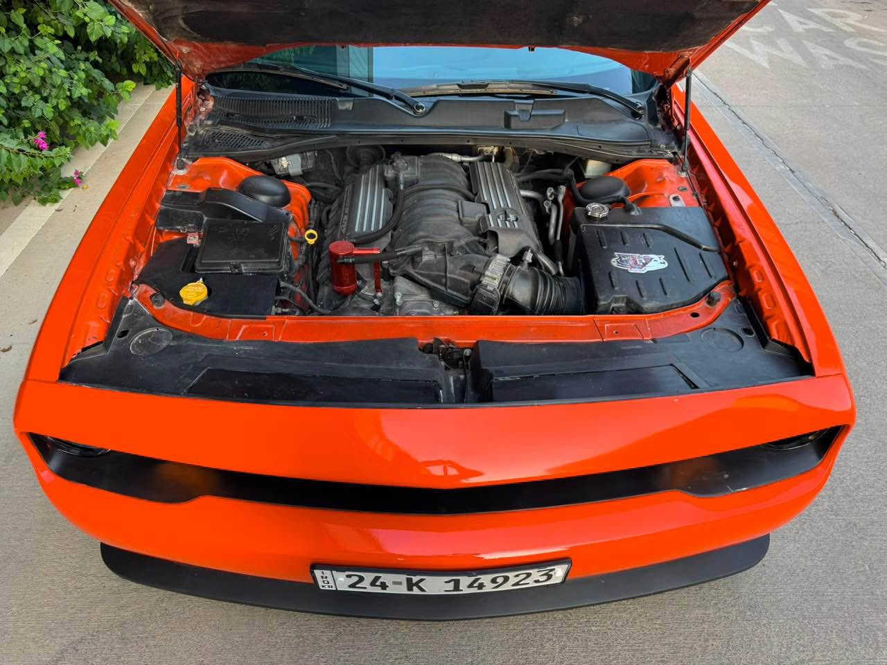 🔥 للبيع: دوج تشالنجر SRT 2021 — برتقالي أصلي 🔥

🚗 المواصفات:

* مواصفات فل أوبشن
* كاميرا خلفية + حساسات خلفية
* جنوط SRT قياس 20 إنش أمريكي
* سبويلر خلفي
* لايت أمامي زينون وكالة T/A أمريكي
* إشارات Smoke LED
* تشغيل عن بُعد
* كشنات تدفئة
* ستيرن Heated
* مقاعد جلد + كنتارا SRT كهربائية
* سقف Rose Rise
* شاشة كبيرة مع Apple CarPlay

🔧 التزويد الأمريكي:

* لويات تخم ماركة H&R
* بلكات NGK أمريكي Racing
* شوته Volant أمريكي أصلي
* Fuel Pump Racing
* ولف حرارة 82
* كاج أصلي
* أكزوز كامل Active
فجوج brembo

✅ حالة السيارة:

* صبغ 3 قطع فقط بدون ايرباك شرط
* تايرات جديدة
* السيارة تحويل وكالة بنفس اليوم
* رقم دهوك
* المكينه والگير لم يتم فتحهما 
* ممشى 75,000 كم
* المحرك والقير بشرط الفحص

🎨 الصبغ والحوادث:

* 3 قطع صبغ: جاملغ + باب + جامبغ خلفي
* بدون إيرباك
* بدون شاصي
* بدون لغود

💰 السعر: 188 ورقة، وقابل للتفاوض
السيارة مصروف عليها أكثر من سعرها، والتزويدات كلها مختارة بعناية

📍 موقع السيارة: السليمانية

📞 للاستفسار أو طلب المزيد من التفاصيل:
***********
*********** السليمانية, العراق
