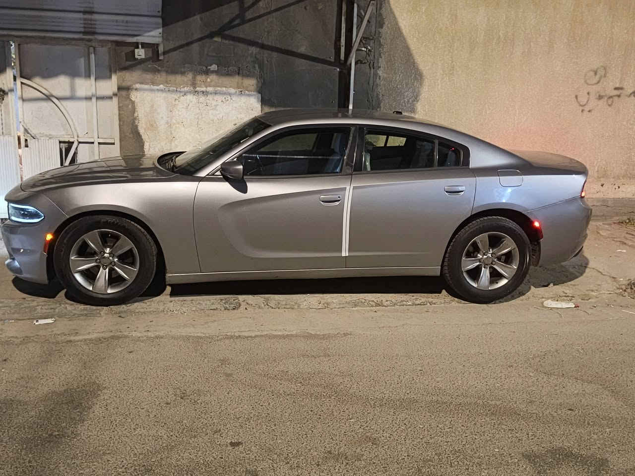 دودج تشارجر sxt موديل ٢٠١٦ اصل ١٥ صاعدة هزة ومكملة كبل اتروح للمرور تحول سنوية بأسمك السيارة جاهزة كلش ربع ماذب عليهة شاشه جبيرة تبريد كير تدفئه مكينه حداده كله جديد مابيهة حادث السياره ابد اكو مكانات قليله كلش جردت وصبغتهة مابيهة اي ضربه السياره السعر 150الشراي يتصل ***********
