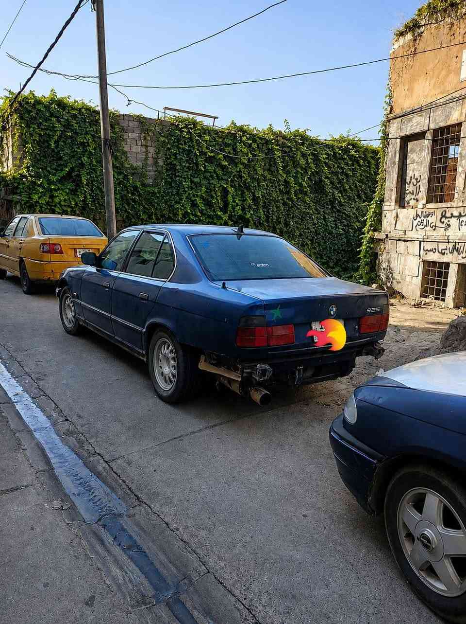 سلام عليكم  لبيع ومراوس بي امBWM 525السياره نضيفه موديل1991طخته جاملغ بس مصبوغه عام جماليه فقط كير عادي المكينه مسكر دجيتل بيه صوط كرنك تكلف تصليحه 450 السياره فقط دخله اسود جلد تبريد ما بيه كبريسر كزوز رياضي عل ريمون السياره موجوده رقم نينوه السعر49 مكان موصل جانب اليمن متواجد خاص ***********
