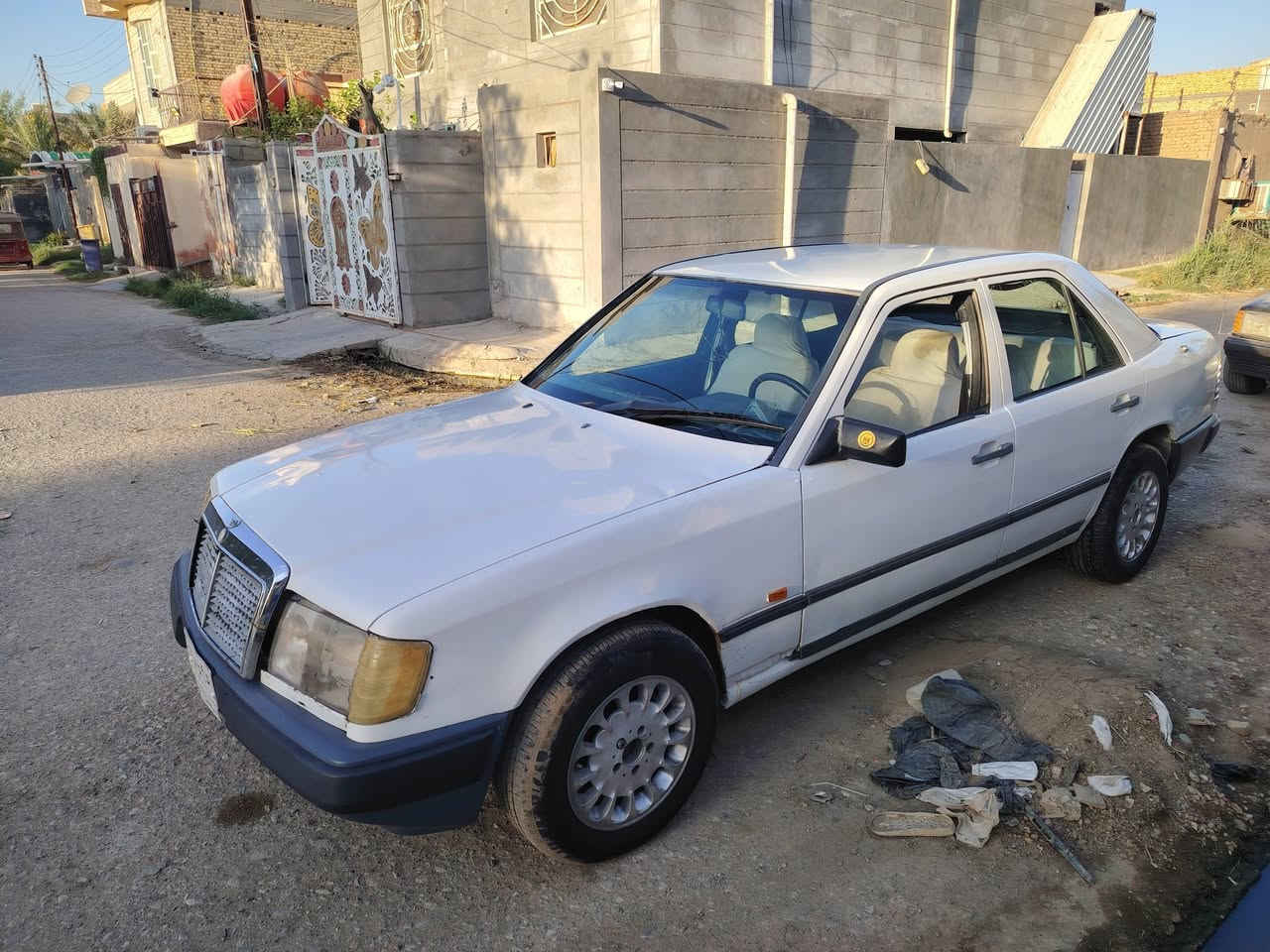مارسدس دب موديل ٨٨ واسط
السعر ٣٢ وبيه مجال الشراي حك الجيه 
مكينه ٢٥٠ بطه
كير مكينه كفاله شرط وين ميعجبك اترايك
حداديه اتخبل ناعمه
تخم تاير لايت زنون
قاعده وحده مصلحه فقط
غرفته يرادله ترتيب
مكان ذي قار الرفاعي ***********
