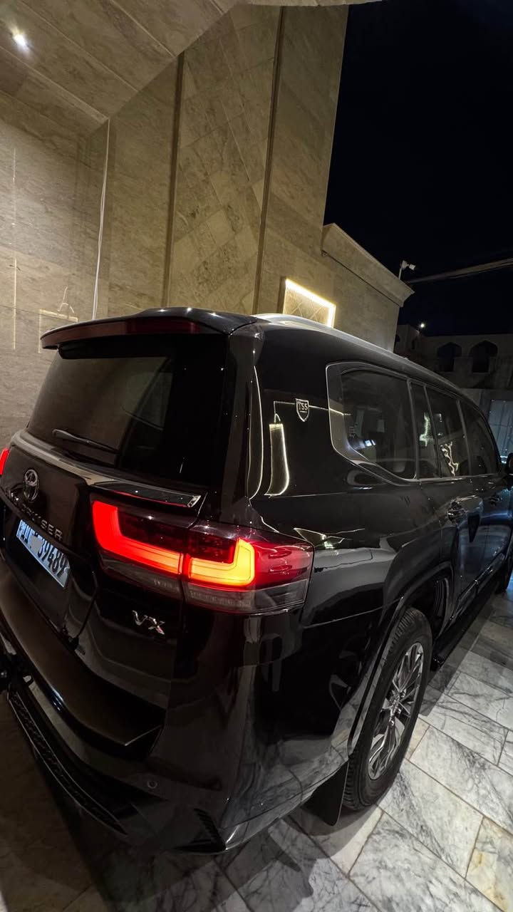 تويوتا لاندكروز موديل 2025 بلاك ادشين
الفئة: VX Limited S (بلاك اديشن)
وكالة تويوتا العراق ضمان شركة ساس مغلفة ppf 
Limited S Black Edition
 🔸موديل 2025
 🔸عداد المسافة 17700
🔸كشنات الامامية كهرباء + تبريد 
🔸كشنات صف الثالث كهرباء 
🔸بصمة + تشغيل عن بعد 
🔸فتحة سقف 
🔸ثلاجة 
🔸3 شاشات 
🔸صندوق كهرباء
🔸8 ايرباك 
🔸اضوية led + كشافات 
🔸شاحن لا سلكي 
🔸فول تحكم ستيرن 
🔸تدفئة تبريد قطعتين 
🔸حساس امامي و خلفي 
🔸🔸     مرقم بغداد   🔸🔸 
🔶رادار مع توقف ذاتي 

🔸كامرات 360

🟥ضمان خدمة مجانية لمدة ٤ سنوات أو 80,000 كم 
بيها بارد بسيط بالجاملغ الخلفي و صبغ بمقدار 20  سم مقدمة البنيد بسبب شخط وليس حادث

للاستفسار الاتصال *********** بغداد, العراق
