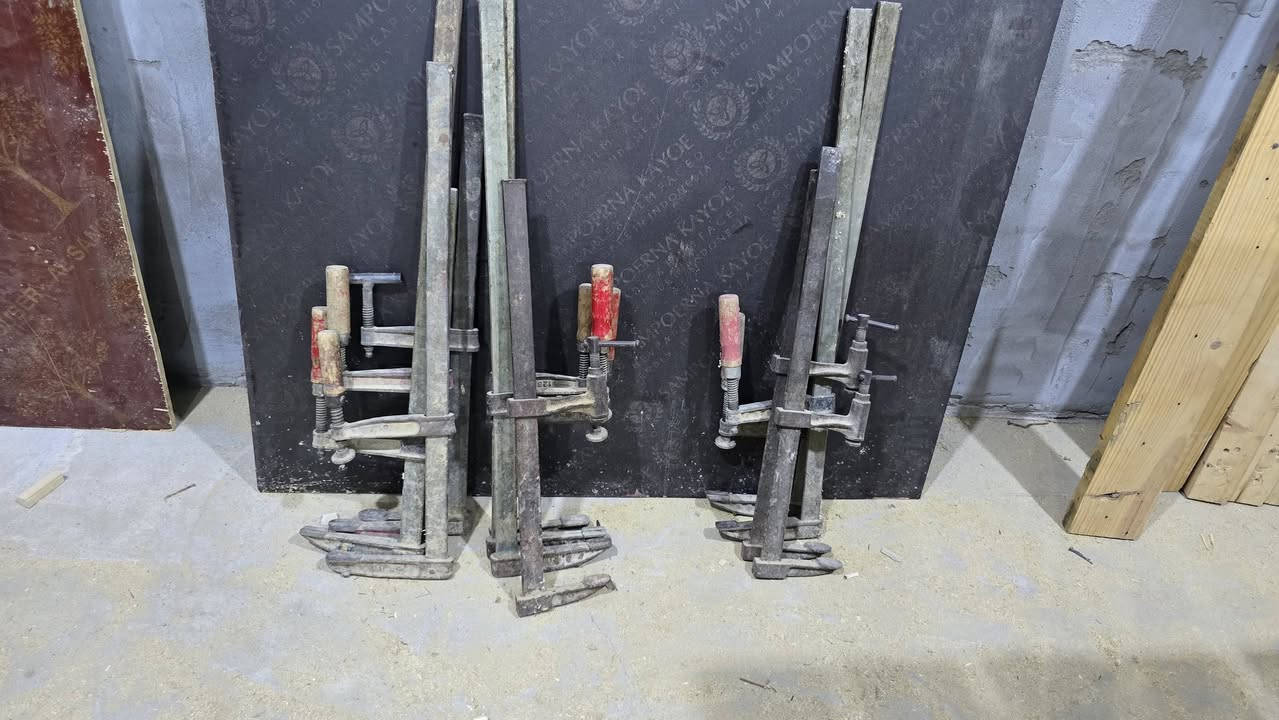 سلام عليكم ابيعه شيله وحده ما بيع مفرد محل نجاره كامل مكينه ثلث عمليات عده كله اصلي وشقاله ما ناقصه شي تاخذه كبل تشتقل حته نواعم ضربات مال فريزه براين من كل المور  فخات كله نكليزي العدد 26 كمبريسر 120لتر كترين من الخير اي نقص ما بي سعر قفل 2500  قفل بدون عمله سعره بلاش تجي وشوف هواي امور ما ذاكره *********** اي سفسار اتصل  عنوان بصره زبير
