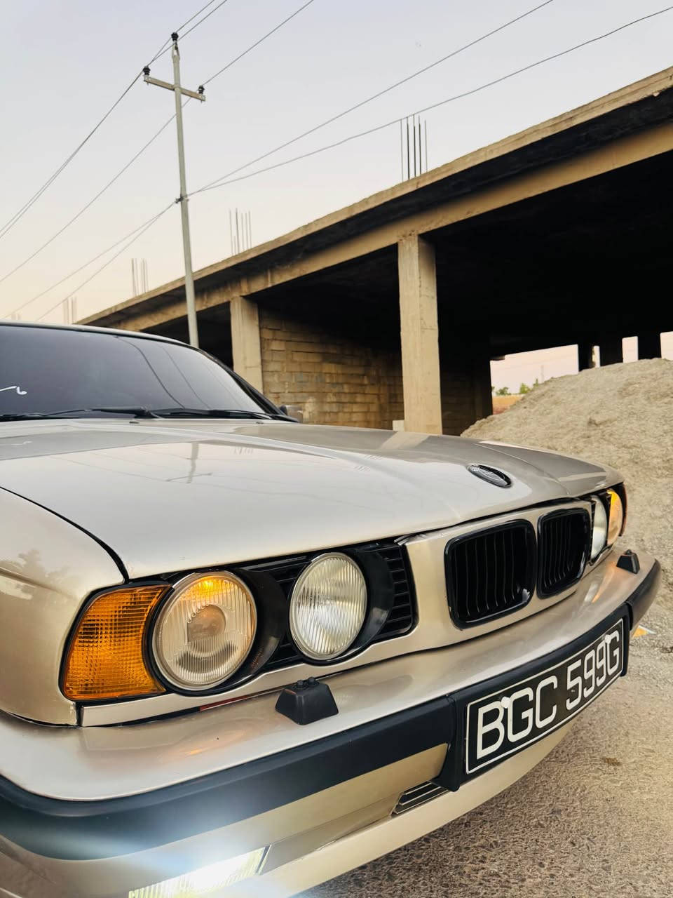 ماشالا شتي تا قانه و جوان 
بيئيم مؤديل 1991 فولي گيرعاديي سه ياره كه ئارم پلاستيك دهوكه به شه رتي هه موو سه يته ره و مه فره زه ك ده فروشم هه موو گياني به شه رت چوارتايه ويلي نوئ نوئ له سه چه مبه ره گه وره لايد بيلادي هؤك بيلادي ده عامي بيلاديي كوشين جلده سلايته هه موو كياني به شه رت مه كينه ٥٢٠ گيرعاديه له رسم جوان ترنه بوو مه سره فت به زياده وه ده ده مه وه شوين كويه *********** هه موو شتي له سه ره كويسينجاك, أربيل
