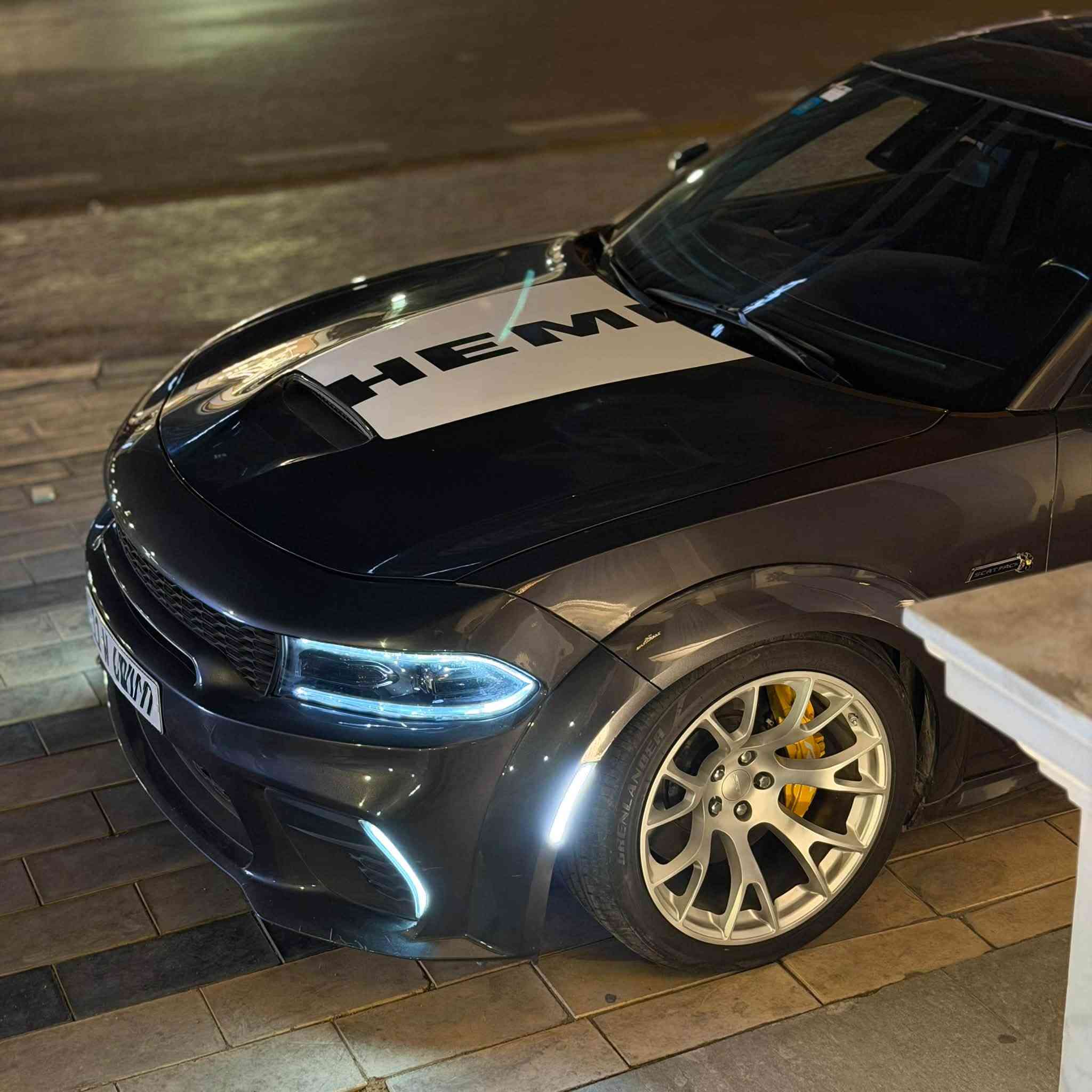 جارجر سكات باك 2023 وايد بدي السمينة
النداء الاخير 
المواصفات : 
فتحة 
رادار جانبي 
رادار امامي
شاشة carplay
بصمة
حساسات خلفية
ستيرن كهرباء
كاميرا خلفية
خزن ميموري للكراسي
كراسي تدفئة و تبريد
تدفئة ستيرن
تشغيل عن بعد
شفتات ستيرن
سستم هارمن
مود eco و normal و sport و track
تحكمات ستيرن
جلد و مخمل
كرسي كهرباء
قطعتين تبريد
ويل SRT
فجوج بريمبو 
ماشية 15 الف 
وباقي مواصفات الفول 

محرك 8 سلندر 6400 بلادي حتى حجر البيئة مالتة
لا برمجة ولا شي

صبغ 5 قطع 
سونار عندي

سعرها 233 
للبيع او مراوس شعندك راسلني 

مكان السيارة بغداد 
***********
