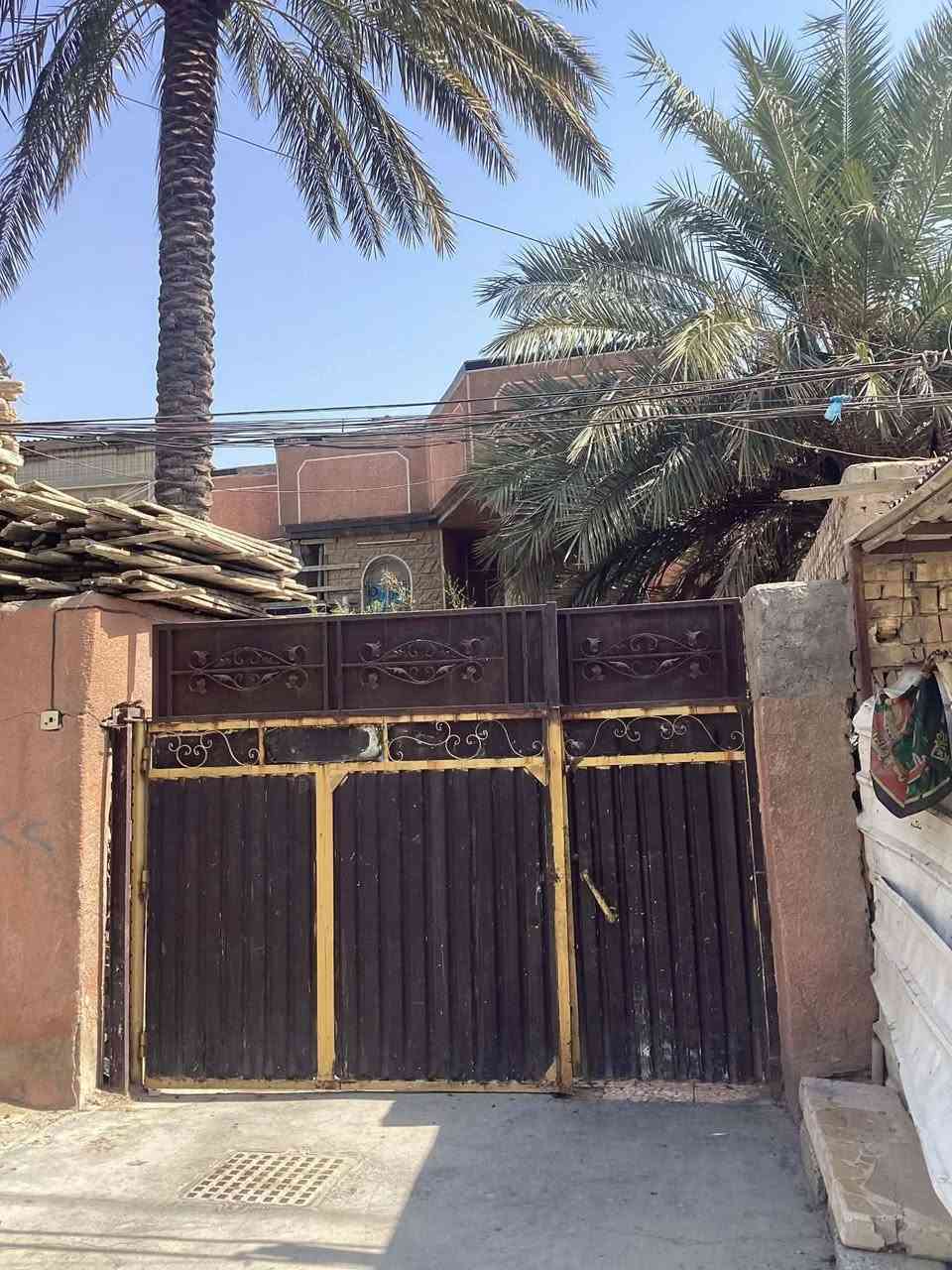 السلام عليكم بيت مساحه 400متر الواجهه 12والنزال32ونص طابو صرف العنوان الشعب شارع الصحة خلف شركه البيبسي التواصل واتساب ***********
