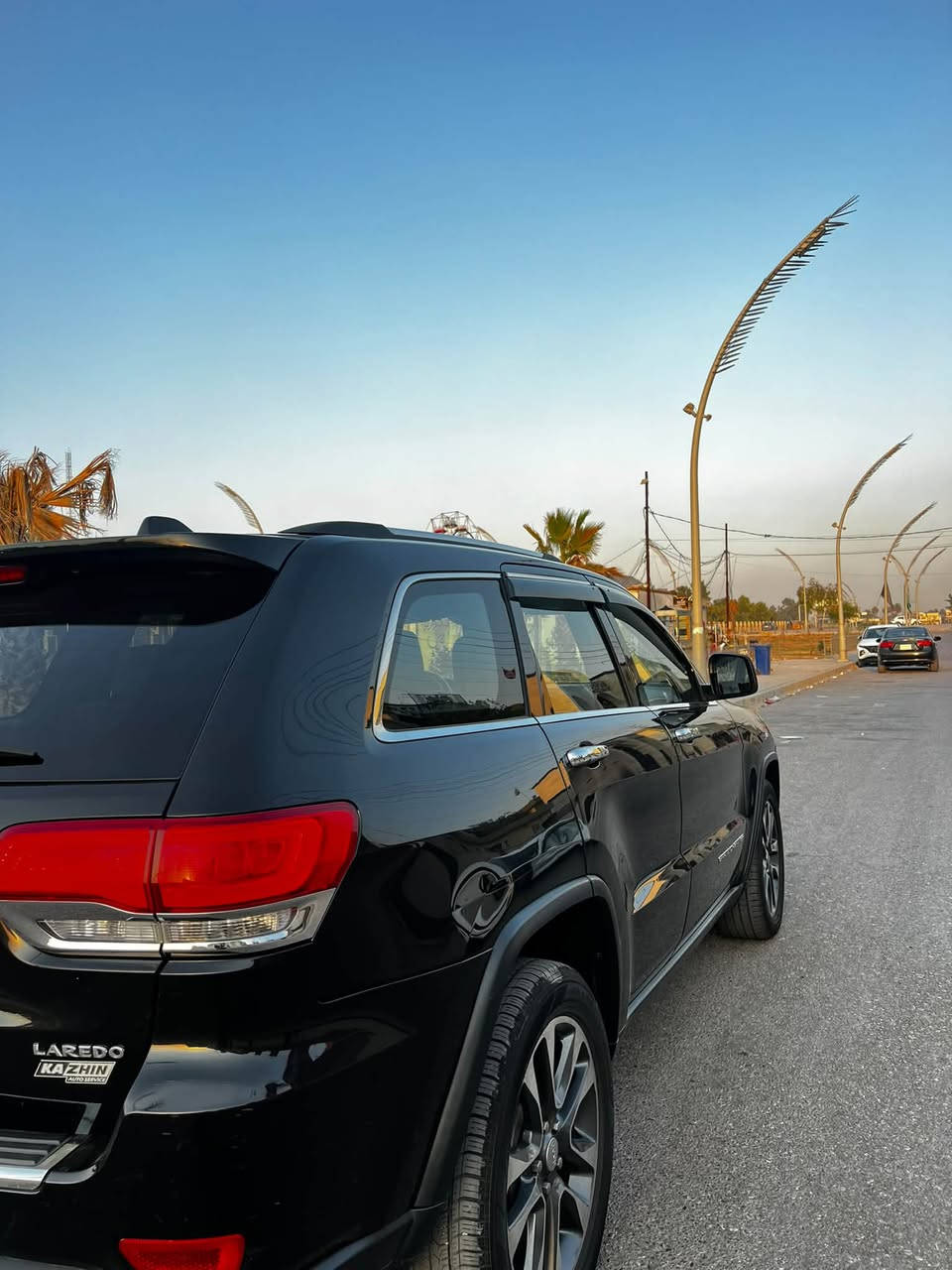 جيب شيروكي لمتد للبيع فقط
الموديل : 2015  
اللون : اسود  (رقم سليمانية )  
سعة  المحرك : V6.  3.6L .
المواصفات :  لمتد 
*بصمه
•  دفع رباعي 4x4 .
•  المقاعد جلد 
•  المقاعد الأمامية كهربائية .
•  ويل قياس 20 انش .
•  تشغيل عن بعد .
•  كاميرا خلفية .
•  مرايا جانبية قابلة للطي .
•  بلوتوث تلفون .
•  محدد سرعة .
 148mi  عداد
3 أنظمة قيادة "ايكو- سبورت-نورمل"
حادث امريكا قطعة وحدة فقط بدون دواخل 

سعر المطلوب: 180 ورقة وبيها مجال للجادين
التواصل على الرقم ***********
