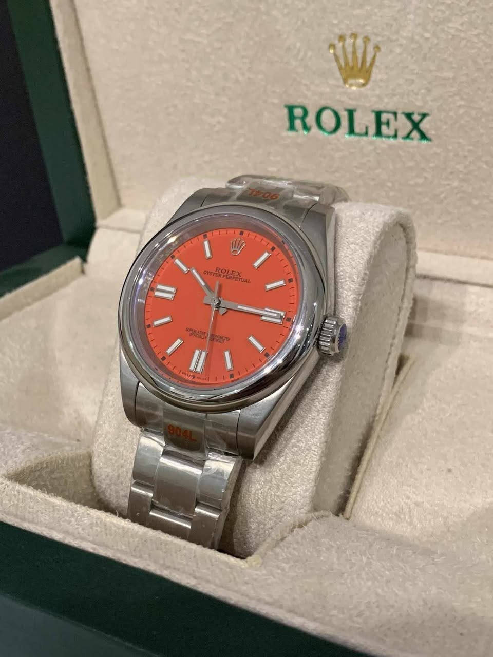 السلام عليكم.......
ساعة ROLEX  أوتوماتيك +تكويك 
ماستر كواليتي عالي جدا 
قفل بحري 
القطر ٤٠
أميال فسفوري 
سير حديد ستانلس ستيل معلم 
جديد غير مستعمل مع العلبة الاصلية وبطاقة الضمان والكتلوك 
السعر ٧٥ الف 
يوجد توصيل ***********
