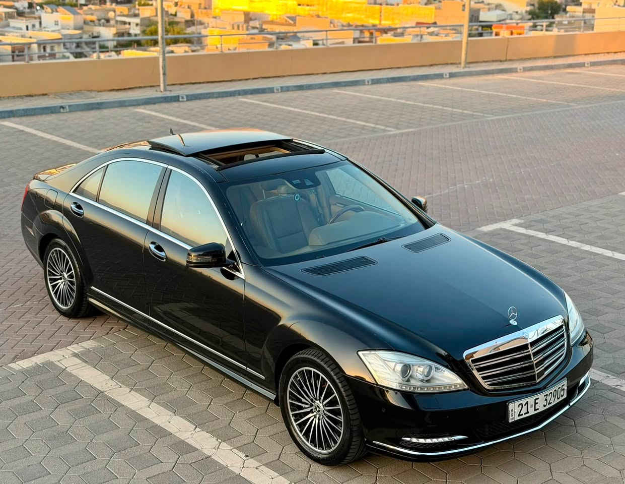 السلام عليكم
مارسيدس S500 خليجيه فول الفول
 اصل 2010 
رقم سليمانيه بأسمي 
هزه جديده رقم جديد
موصفات معروفه 500  
لارج 
دبل جام 
داخل عسلي بالكامل 
تبريد 3 قطع 
دبل ماوس أبواب وصندوك شفط 
جنطه كهرباء
تخم تاير عليها جديد
صدر خلفي امامي جديد 
بلوتوث 
لايت ويا الستيرن يفتر 
كأمره خلفيه بلاديه 
مري شفط وقلاب 
بانوراما 
سياره جديده بمعنى الكلمة 
صبغ دعاميات فقط 
كشنات خلفيه أماميه تدفئه وتبريد 
فول الفول مواصفاتها 

مكاني سليماني

السعر (203) وبيها مجال جدا بسيط
***********
