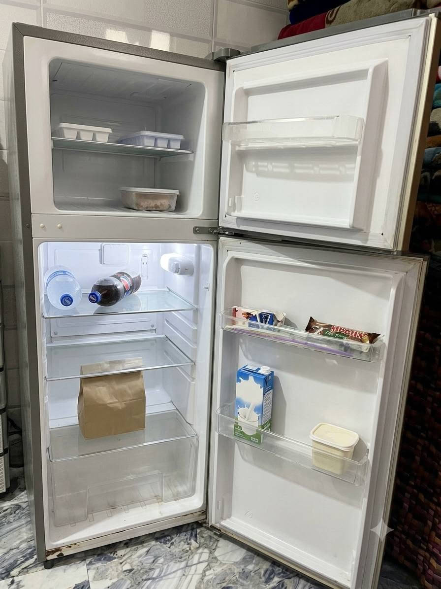 ثلاجة مجمدة مستخدمة 3 شهور صغيرة ترهم في اي مكان في البيت مطبخ او غرفة نوم تواصل واتساب ***********
