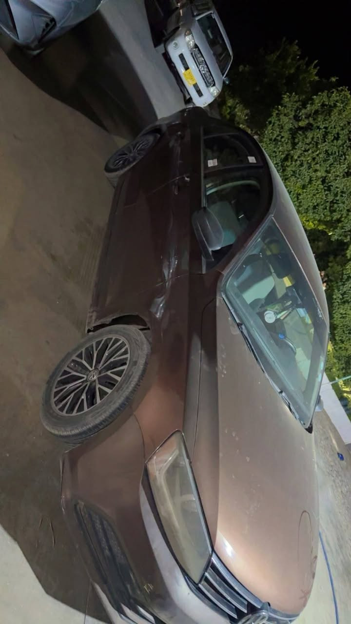 جيتا موديل 17 بيع مستعجل سعر ٩٢ورقة قفل 
محرك ١٤٠٠توربو 
وارد امريكي 
لون مميز قهوائي 
بيعة قطعتين صبغ  وبارد  
مواصفات عادية 
بلوتوث 
تحكم ستيرن صفحتين
كروز سرعة 
مانع انزلاق 
بيع مستعجل 
مكاني بغداد اليرموك 
***********

نص مكتوب في الصور:
- المدعة