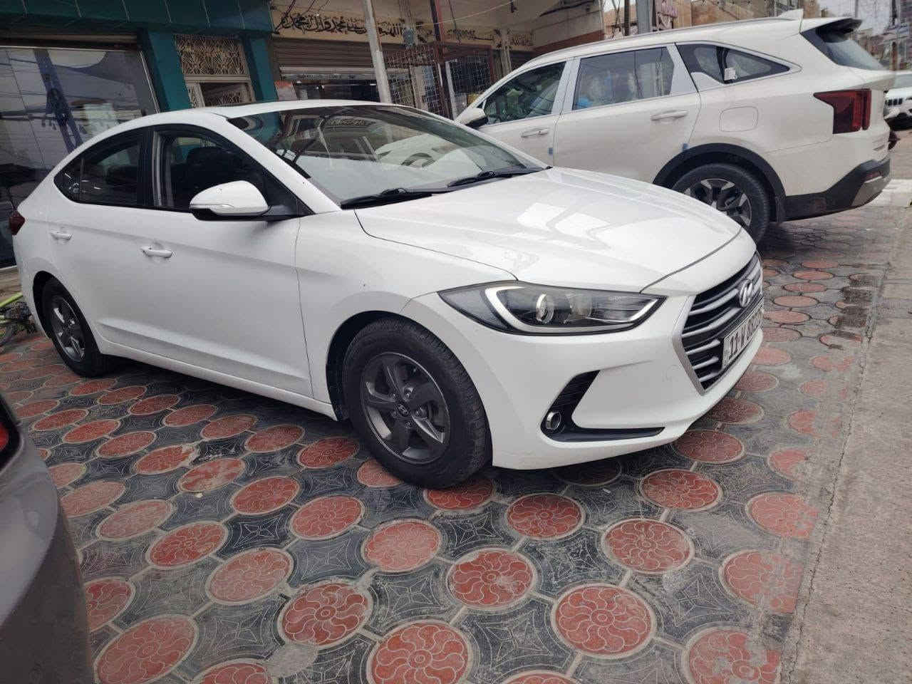 النترا افانتي  2017 خليجي...
فول موصفات...
بصمه..
فتحة سلايد..
تبريد بيانو... 
مري شفط..
اشاير مري..
كشنات جلد..
تدفئه كشنات..
تدفئه ستيرن... دركه...
مود درايف... 3 وضعيات..
حساس خلفي بلادي..
محرك 1600... GDI... اي ادوانز ماكو بشرط بانزين عادي...
السياره بدون حادث بيه صبغ باب خلفيه اثر شخط صبتغته..
باقي السياره كفاله البجم كبس شركه تبريد تدفئه كله شركه...
باسمي ورقم دولي جديد بغداد... تحويل ثاني يوم...
تخم تاير جديد جواها... وجاهزه مبيه اي نقص...
السعر ب ..130... بيه شي بسيط للطيبين.
ترايه مال جديد...
مكاني بغداد الكرخ حي جهاد...
هذه رقمي.. ***********..
بدون كسران يرحم والديكم سياره جديده الله يشهد وافحص سونر وين ميعجبك... 
الي يشوفه غاليه ان شاء الله يكله احسن منها...
