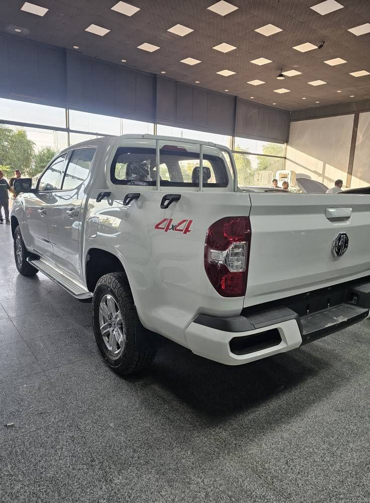 ئێم جی پیکەب  MG T60 2025
سفر كيلومتر. ضمان شركة 3 سال
مواصفات گير عادي. دبل اكسل 
گير و مكينه قزافى مسيوبوشى 
شاشه گه وره تبريد لمس بلاجكتور 
ويل كروم. ئاوينه إشارەت بلوتوس.
سعر 150 ورقە   موبایل  ۰۷٥۰۲۲۲۰۰۱٥
مکان اربیل معرز توب کارس أربيل, العراق

